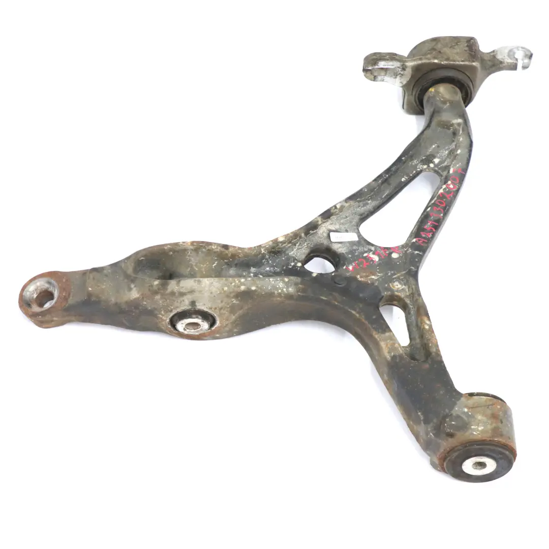 Braccio di controllo anteriore destro inferiore per Mercedes W251 con numero di parte A2513302007 Mercedes W251 Braccio di controllo anteriore destro inferiore - SKU A2513302007 - Numero di parte A2513302007