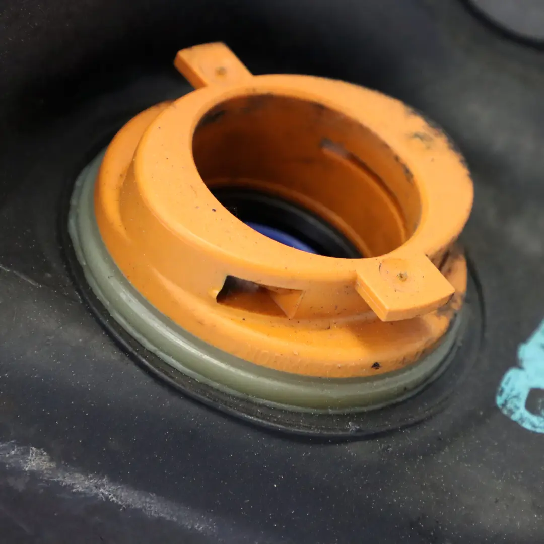 serbatoio carburante diesel OM642 80L contenitore per Mercedes W251 con numero di parte A2514702101 Mercedes W251 serbatoio carburante diesel OM642 80L contenitore - SKU A2514702101-1 - Numero di parte A2514702101