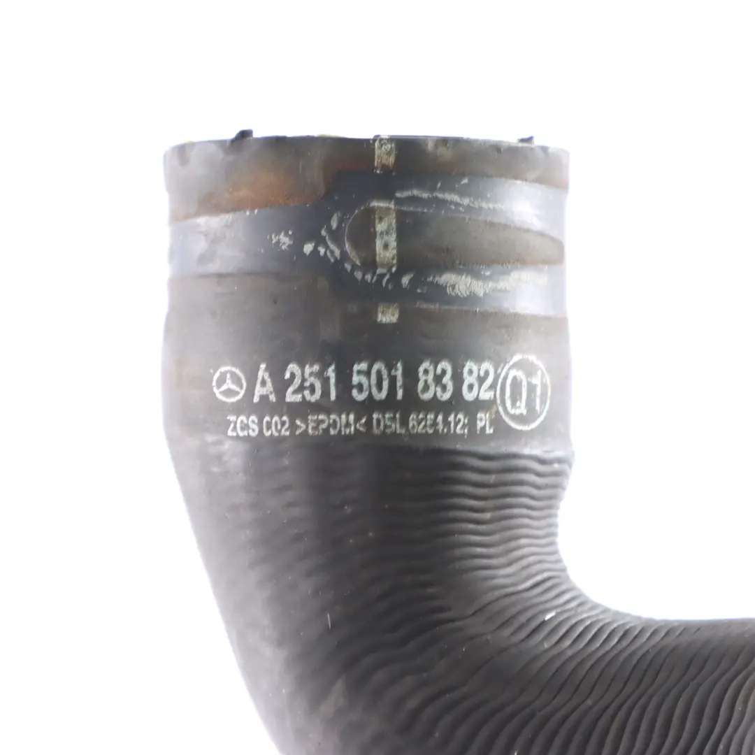 Tubo refrigerante Mercedes W251 Diesel OM642 Linea di acqua radiatore per con numero di parte A2515018382 Tubo refrigerante Mercedes W251 Diesel OM642 Linea di acqua radiatore - SKU A2515018382 - Numero di parte A2515018382