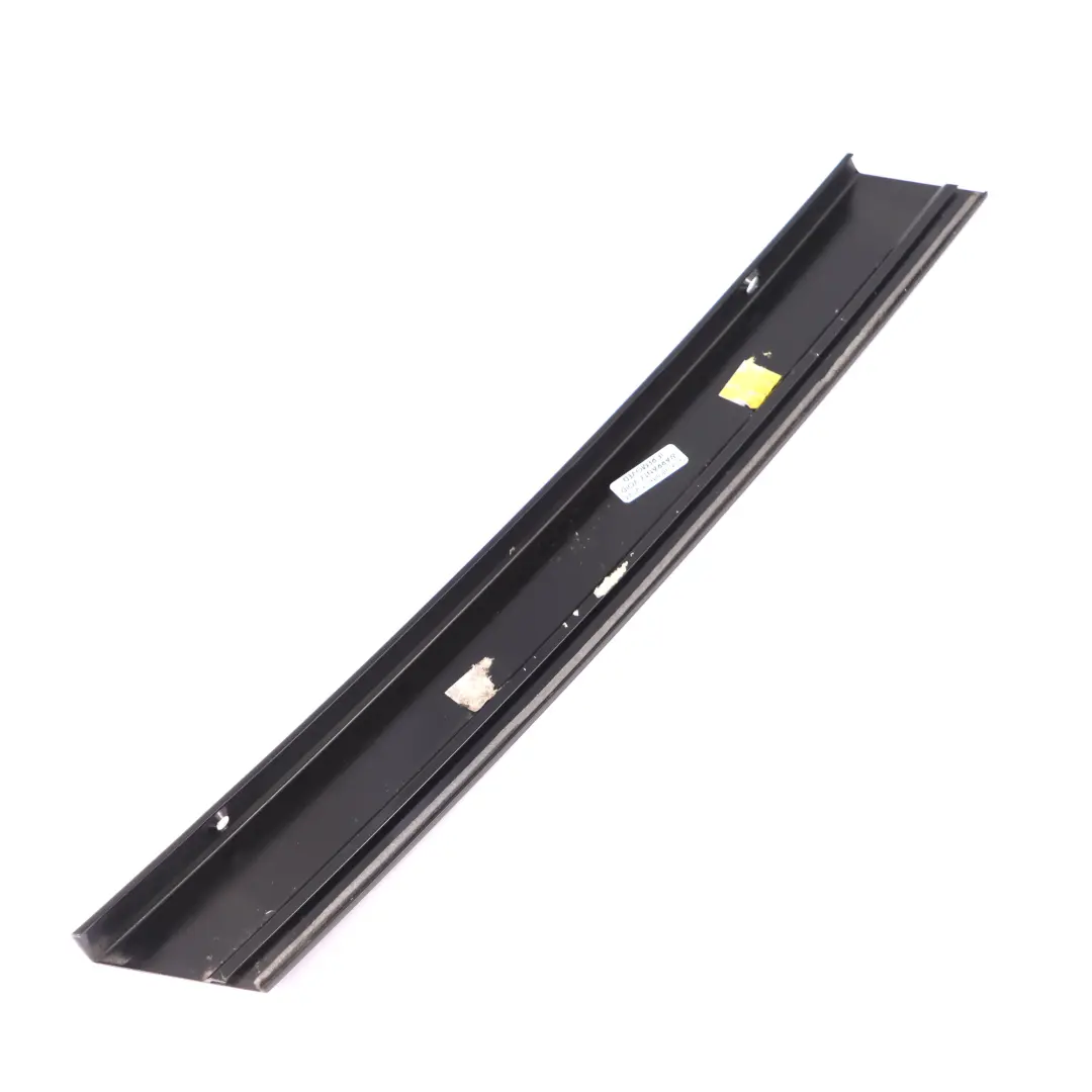 Mercedes W251 Embellecedor Ventana Trasera Izquierda Alto Brillo - SKU A2516700187 - Número de pieza A2516700187
