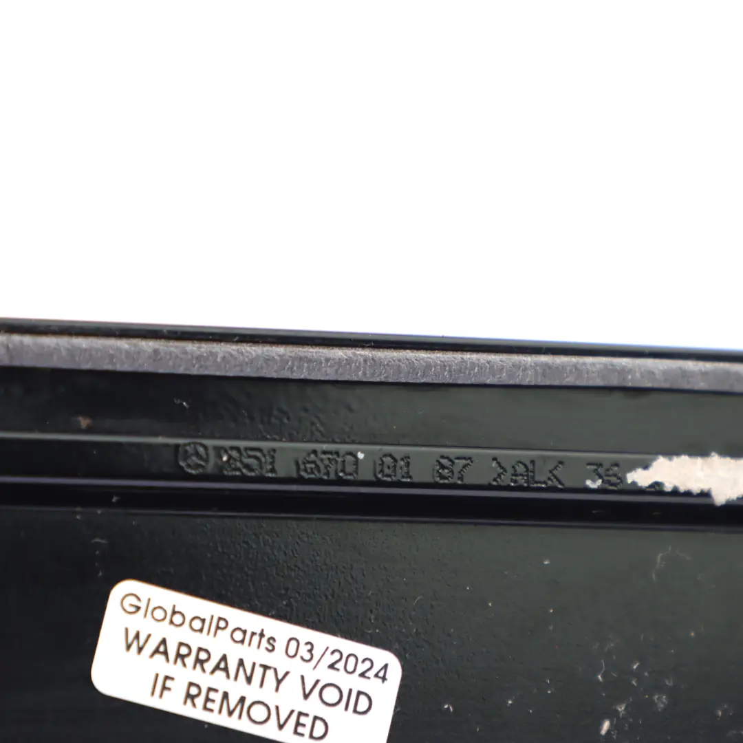 Bandeau protection vitre arrière gauche haute brilance pour Mercedes W251 à propos du numéro de pièce A2516700187 Mercedes W251 Bandeau protection vitre arrière gauche haute brilance - SKU A2516700187 - Numéro de pièce A2516700187