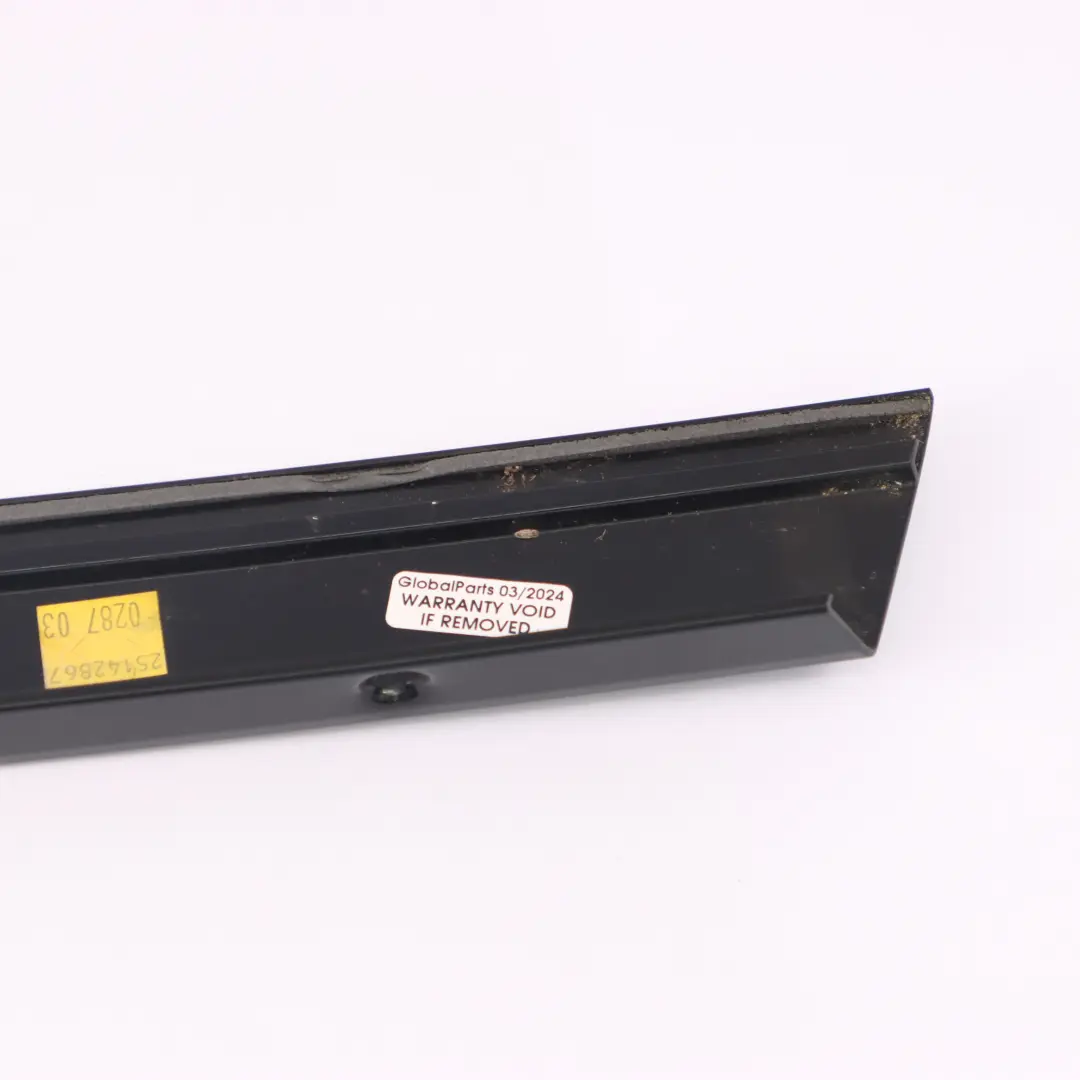 Bandeau protection vitre arrière droite Garniture pour Mercedes W251 à propos du numéro de pièce A2516700287 Mercedes W251 Bandeau protection vitre arrière droite Garniture - SKU A2516700287 - Numéro de pièce A2516700287