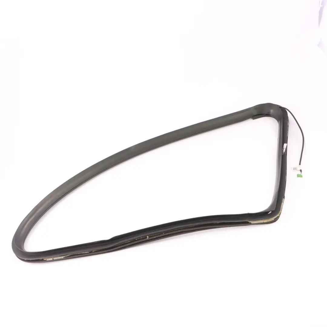 Joint de vitre de custode arrière gauche pour Mercedes W251 à propos du numéro de pièce A2516702339 Mercedes W251 Joint de vitre de custode arrière gauche - SKU A2516702339 - Numéro de pièce A2516702339