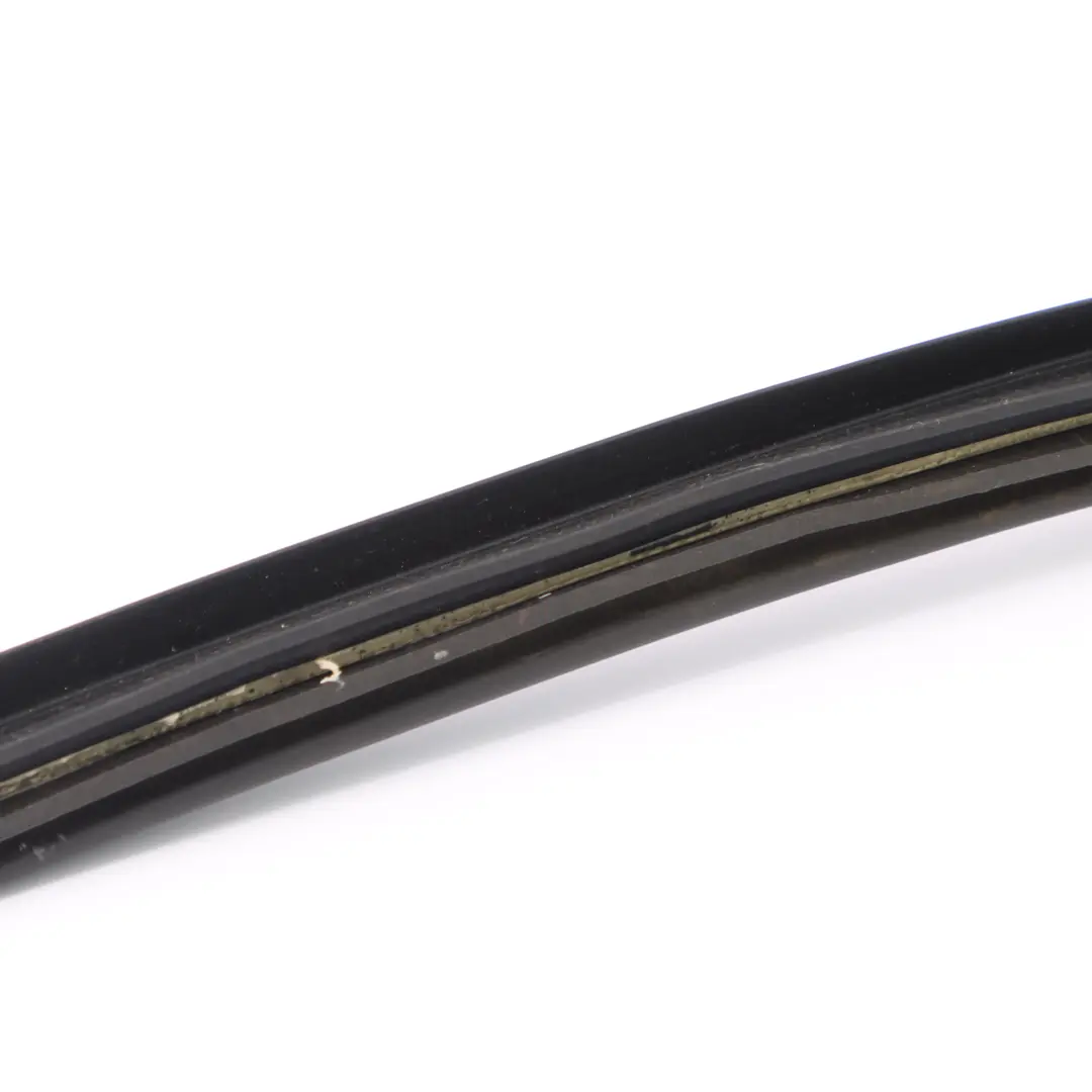 Mercedes W251 Joint de vitre de custode arrière gauche - SKU A2516702339 - Numéro de pièce A2516702339