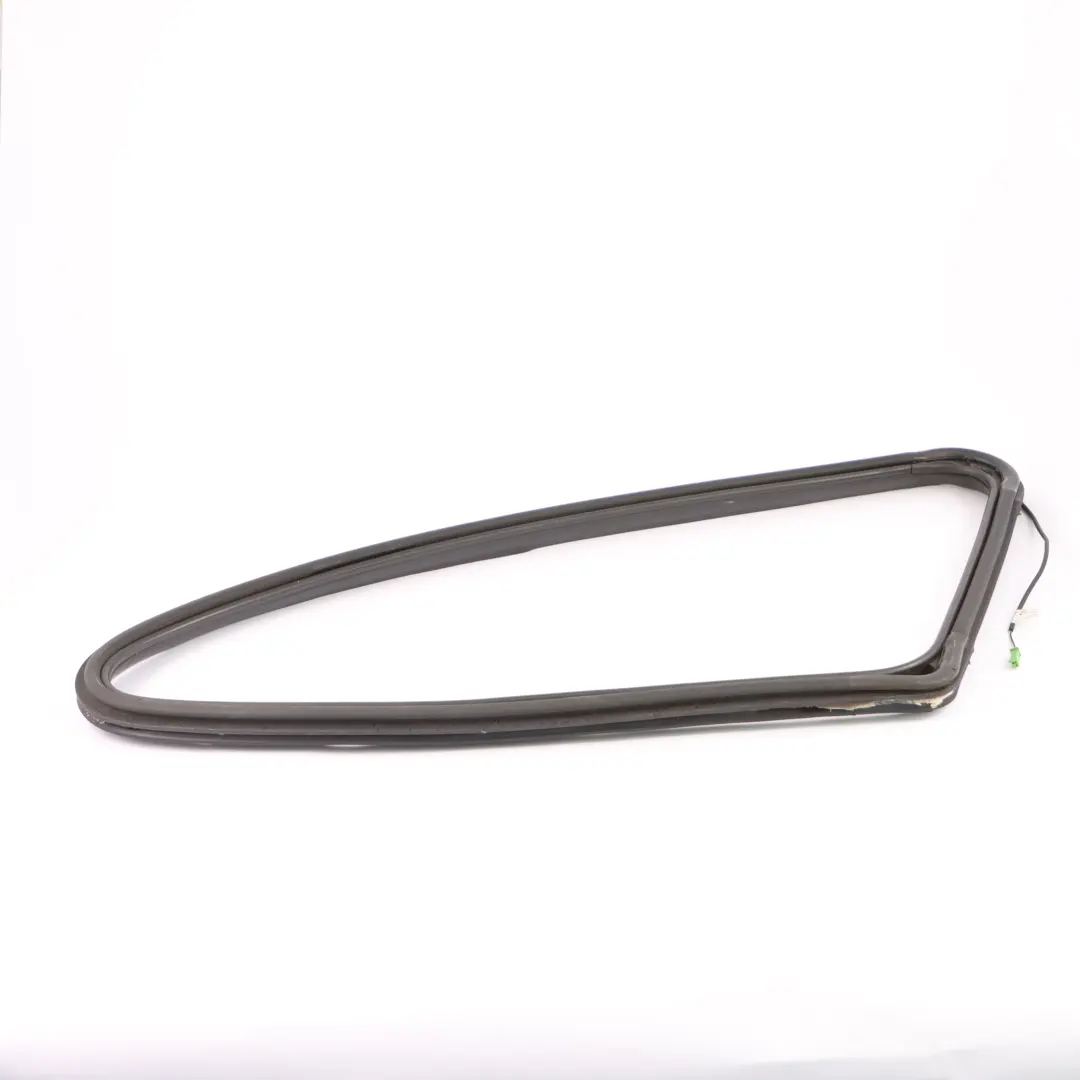 Viertel Fenster Glas Dichtung hinten rechts für Mercedes W251 mit Teilenummer A2516702439 Mercedes W251 Viertel Fenster Glas Dichtung hinten rechts - SKU A2516702439 - Teilenummer A2516702439