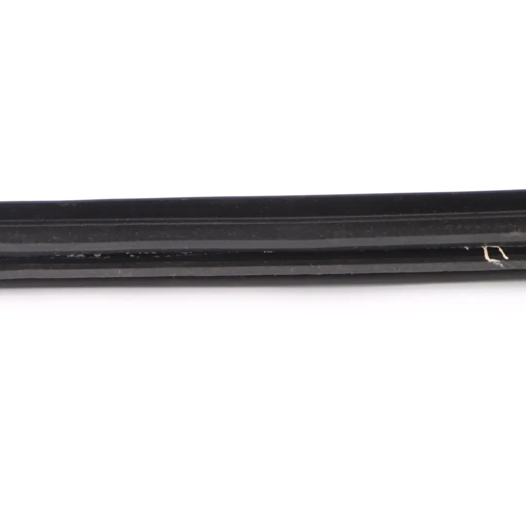 Viertel Fenster Glas Dichtung hinten rechts für Mercedes W251 mit Teilenummer A2516702439 Mercedes W251 Viertel Fenster Glas Dichtung hinten rechts - SKU A2516702439 - Teilenummer A2516702439
