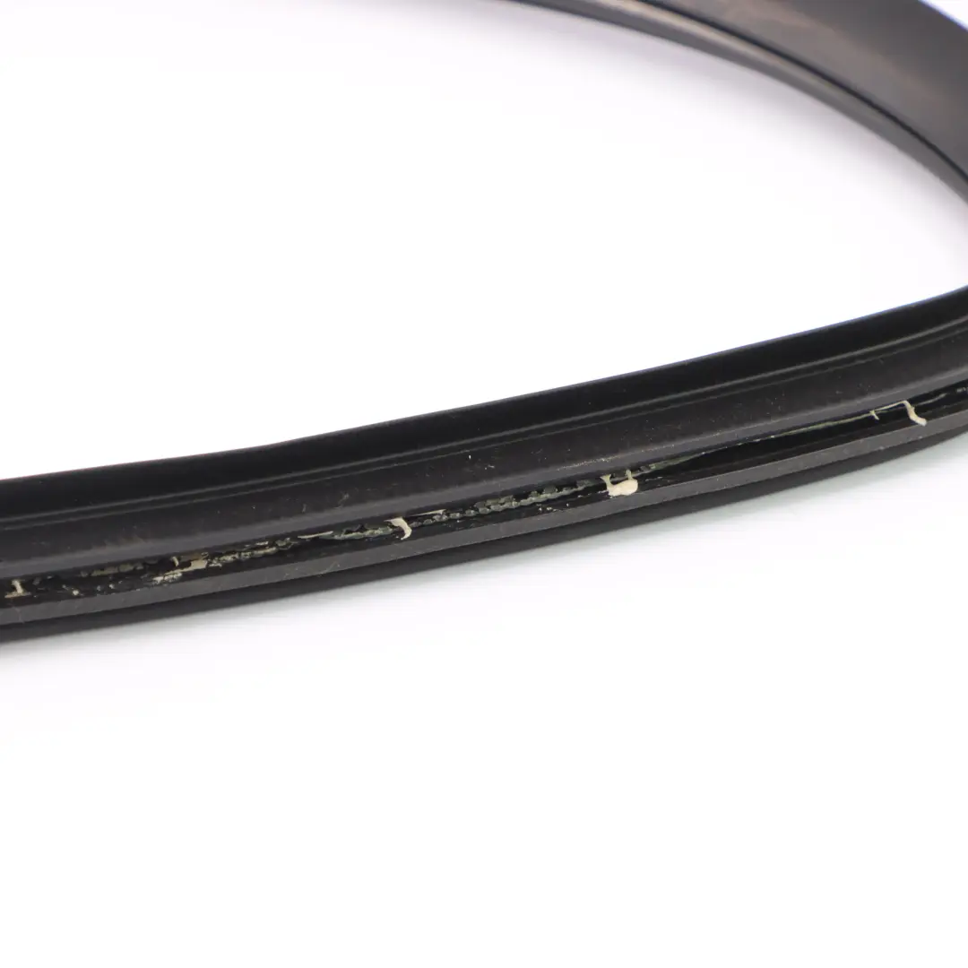 Mercedes W251 Joint de vitre de custode arrière droite - SKU A2516702439 - Numéro de pièce A2516702439