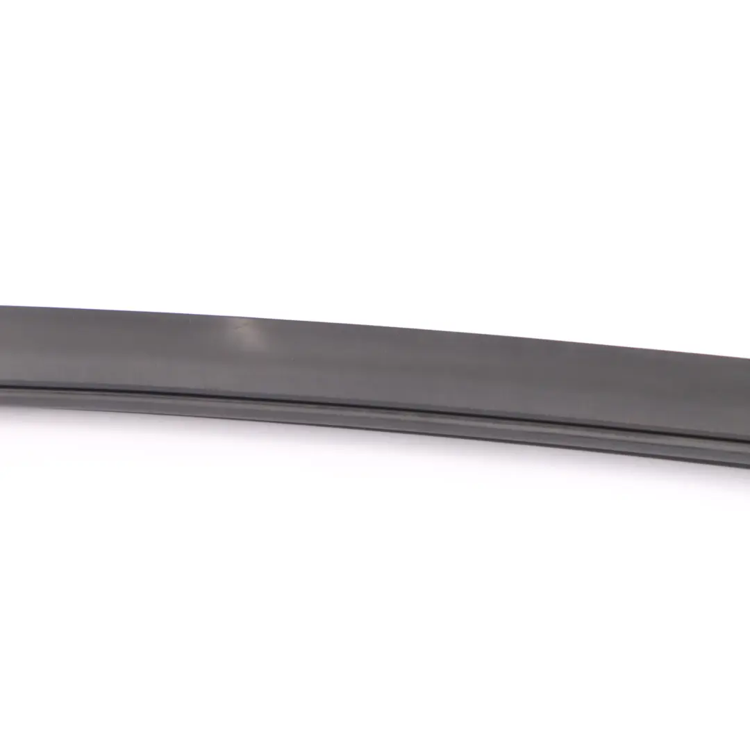 Viertel Fenster Glas Dichtung hinten rechts für Mercedes W251 mit Teilenummer A2516702439 Mercedes W251 Viertel Fenster Glas Dichtung hinten rechts - SKU A2516702439 - Teilenummer A2516702439