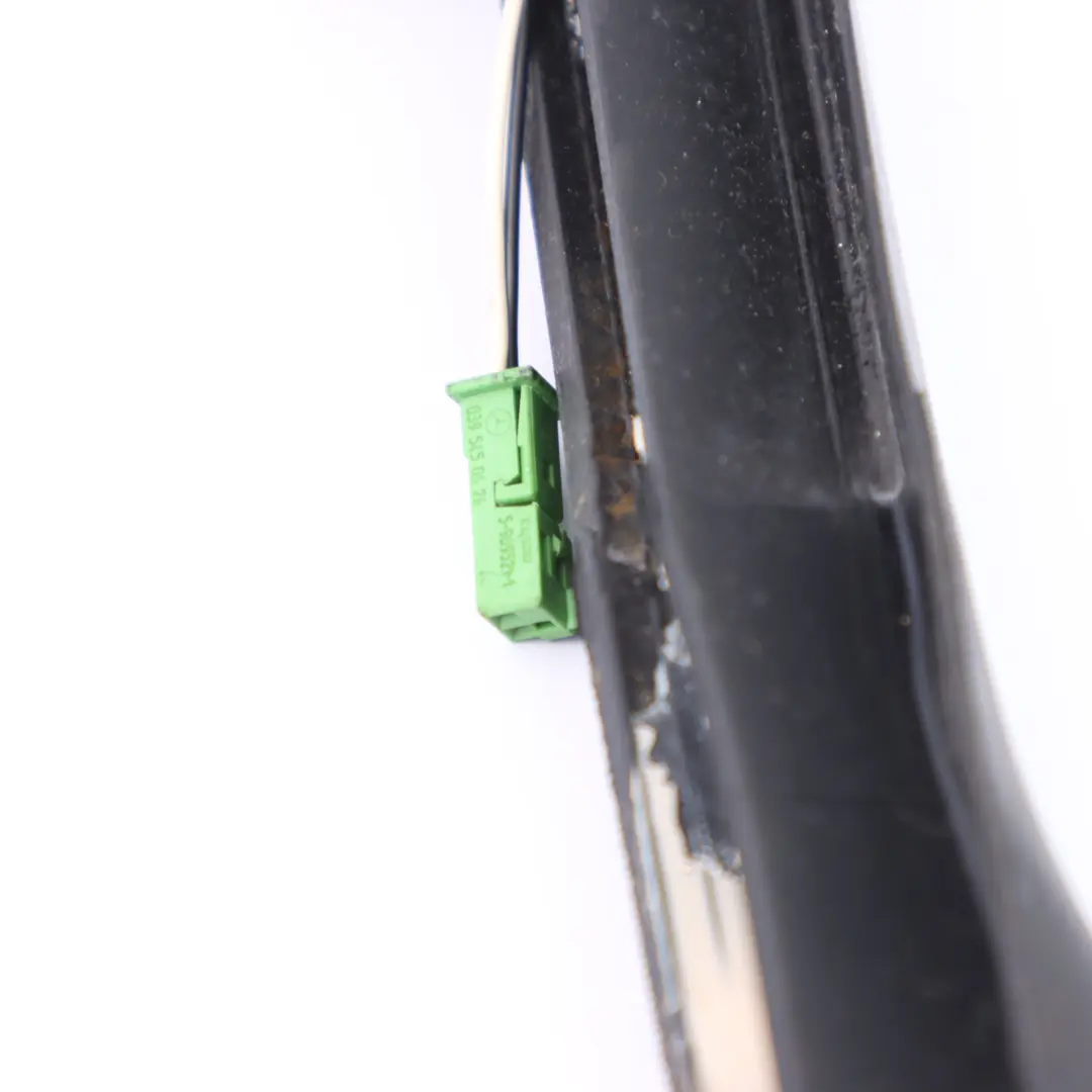 Joint de vitre de custode arrière droite pour Mercedes W251 à propos du numéro de pièce A2516702439 Mercedes W251 Joint de vitre de custode arrière droite - SKU A2516702439 - Numéro de pièce A2516702439