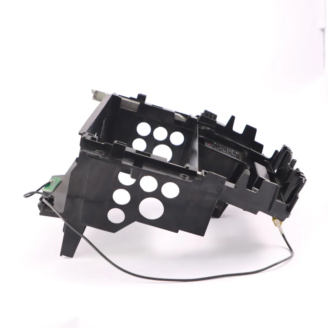 Radio Navegación Soporte Soporte Marco de montaje para Mercedes W251 con número de pieza A2516800014 Mercedes W251 Radio Navegación Soporte Soporte Marco de montaje - SKU A2516800014 - Número de pieza A2516800014