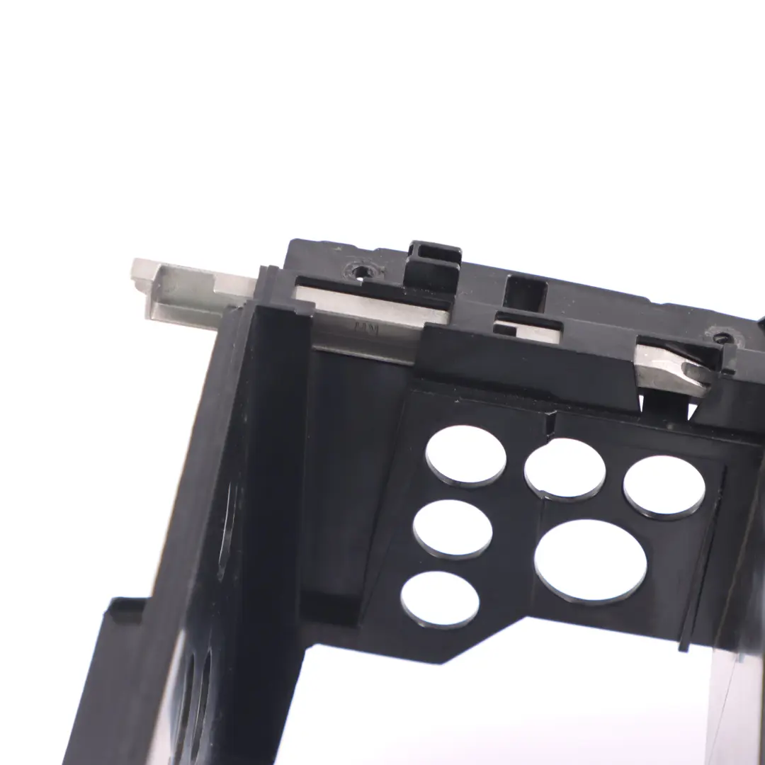 Radio Navegación Soporte Soporte Marco de montaje para Mercedes W251 con número de pieza A2516800014 Mercedes W251 Radio Navegación Soporte Soporte Marco de montaje - SKU A2516800014 - Número de pieza A2516800014