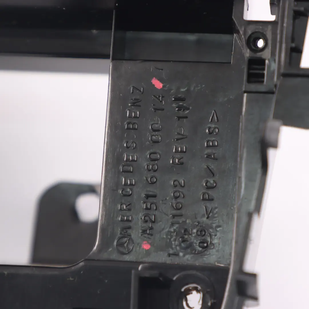 Mercedes W251 Support de navigation pour radio Cadre de montage - SKU A2516800014 - Numéro de pièce A2516800014