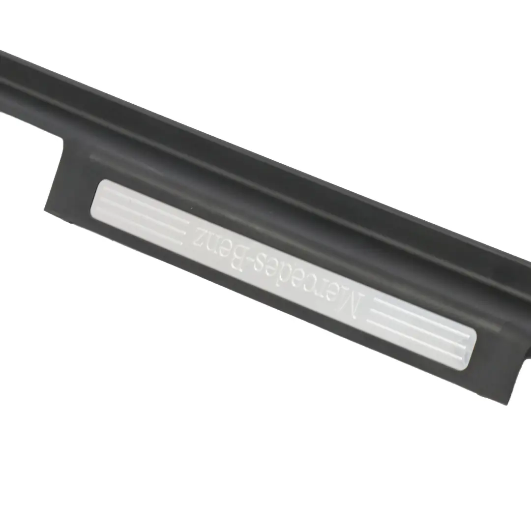 Seuil de Porte Avant Gauche Garniture Cache Marche pour Mercedes W251 à propos du numéro de pièce A2516800135 Mercedes W251 Seuil de Porte Avant Gauche Garniture Cache Marche - SKU A2516800135 - Numéro de pièce A2516800135