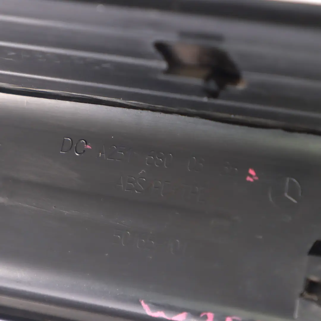 Türschweller hinten links Eingang Abdeckung Schritt für Mercedes W251 mit Teilenummer A2516800335 Mercedes W251 Türschweller hinten links Eingang Abdeckung Schritt - SKU A2516800335 - Teilenummer A2516800335