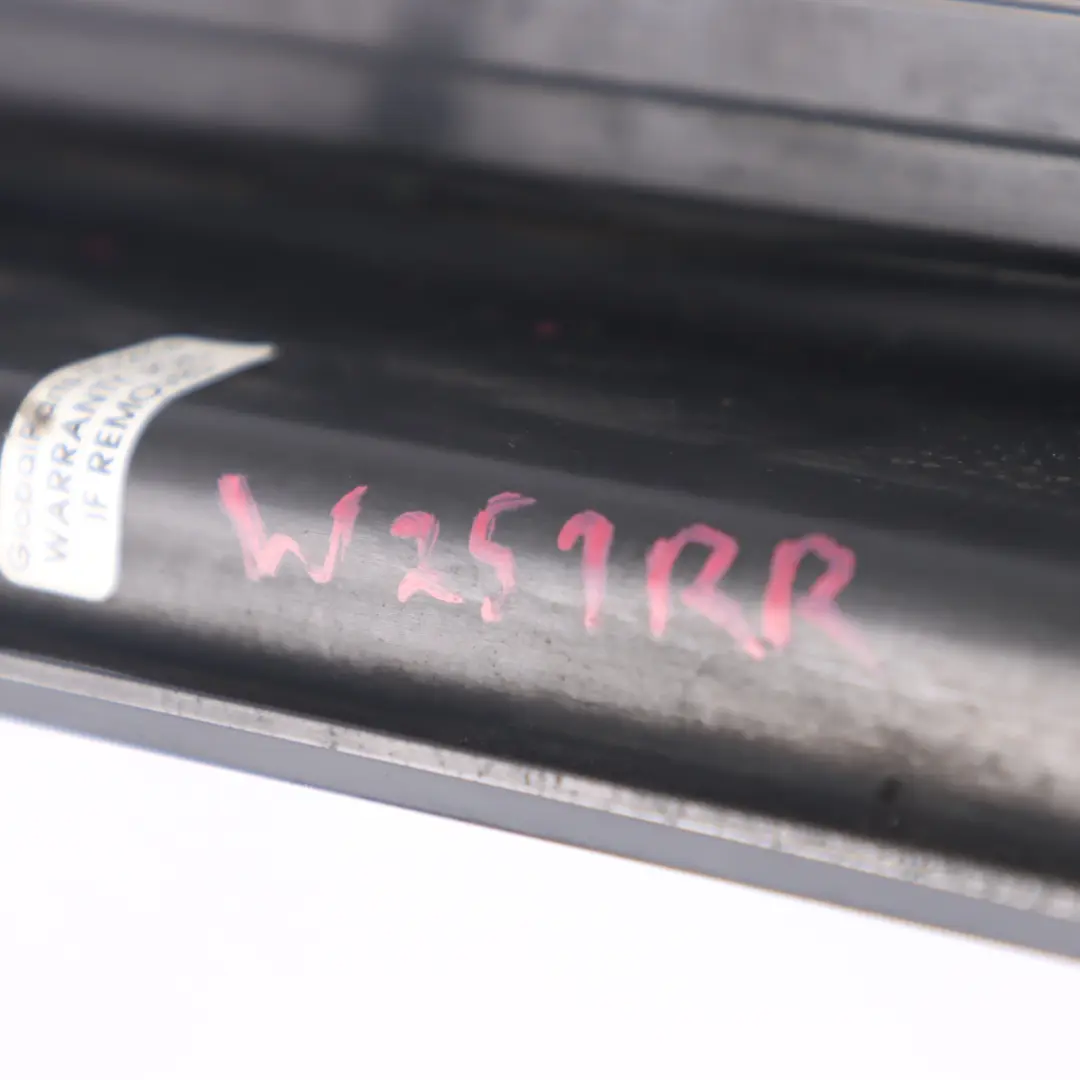 Próg Drzwi Prawy Tylny Listwa Wejścia Progowa do Mercedes W251 o numerze A2516800435 Mercedes W251 Próg Drzwi Prawy Tylny Listwa Wejścia Progowa - SKU A2516800435 - Numer Części A2516800435