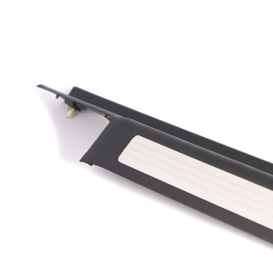 umbral puerta trasera derecha Embellecedor Entrada para Mercedes W251 con número de pieza A2516800435 Mercedes W251 umbral puerta trasera derecha Embellecedor Entrada - SKU A2516800435 - Número de pieza A2516800435