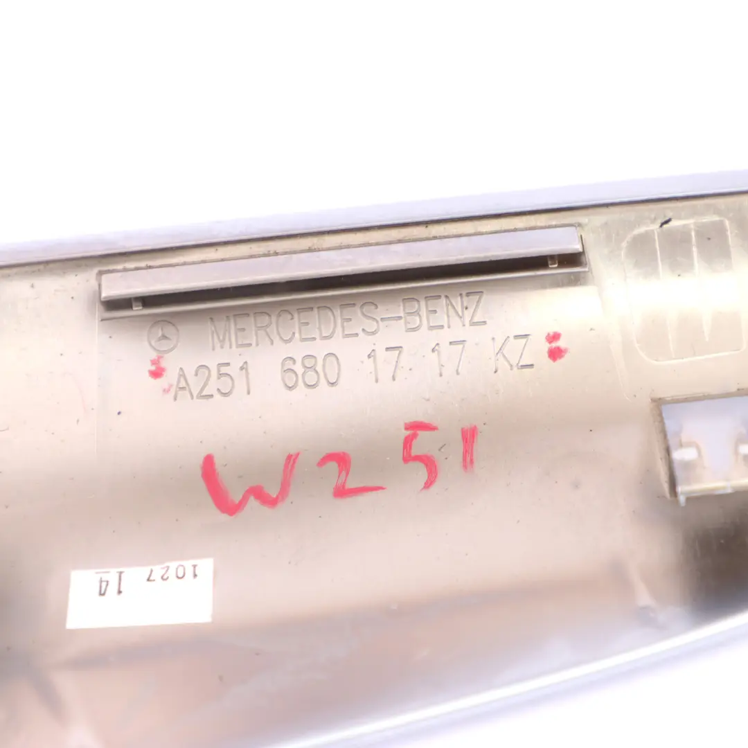 Osłona Zaślepka Konsoli Lewa Chromowana do Mercedes W251 o numerze A2516801717 Mercedes W251 Osłona Zaślepka Konsoli Lewa Chromowana - SKU A2516801717 - Numer Części A2516801717