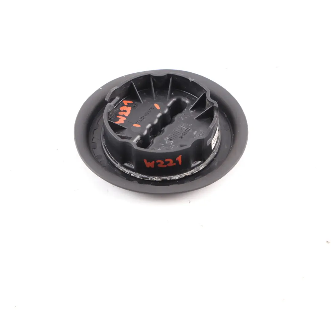 Korek Wlewu Adblue do Mercedes W164 W212 W221 W251 o numerze A2516804218 Mercedes W164 W212 W221 W251 Korek Wlewu Adblue - SKU A2516804218 - Numer Części A2516804218