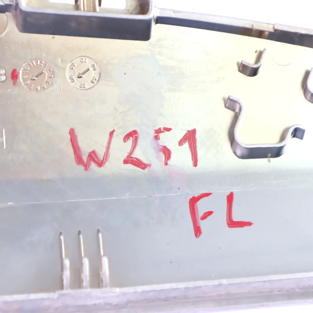 Osłona Zaślepka Konsoli Lewa Chromowana do Mercedes W251 o numerze A2516830328 Mercedes W251 Osłona Zaślepka Konsoli Lewa Chromowana - SKU A2516830328 - Numer Części A2516830328