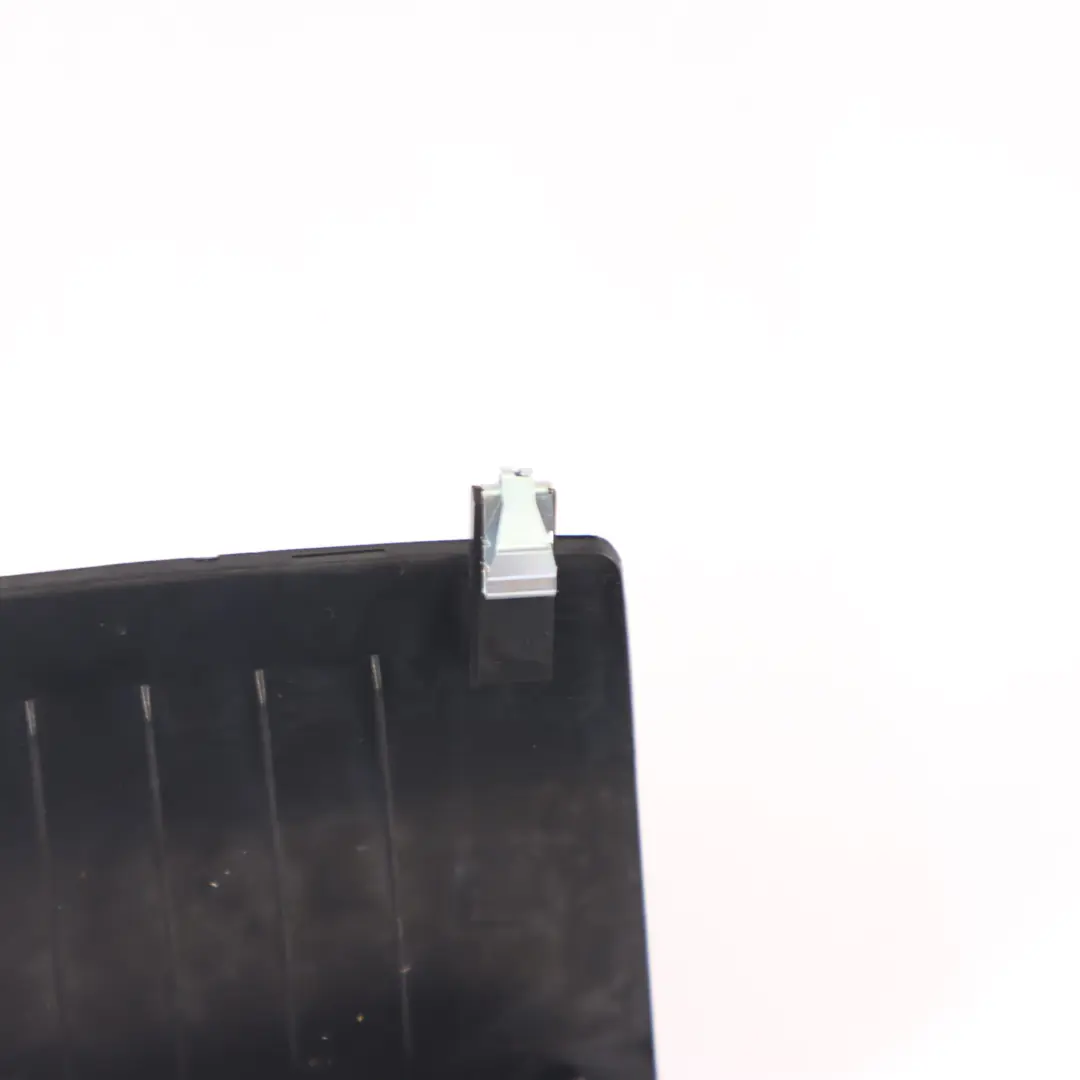 Coperchio unità intrattenimento console centrale nero per Mercedes W251 con numero di parte A2516830408 Mercedes W251 Coperchio unità intrattenimento console centrale nero - SKU A2516830408 - Numero di parte A2516830408