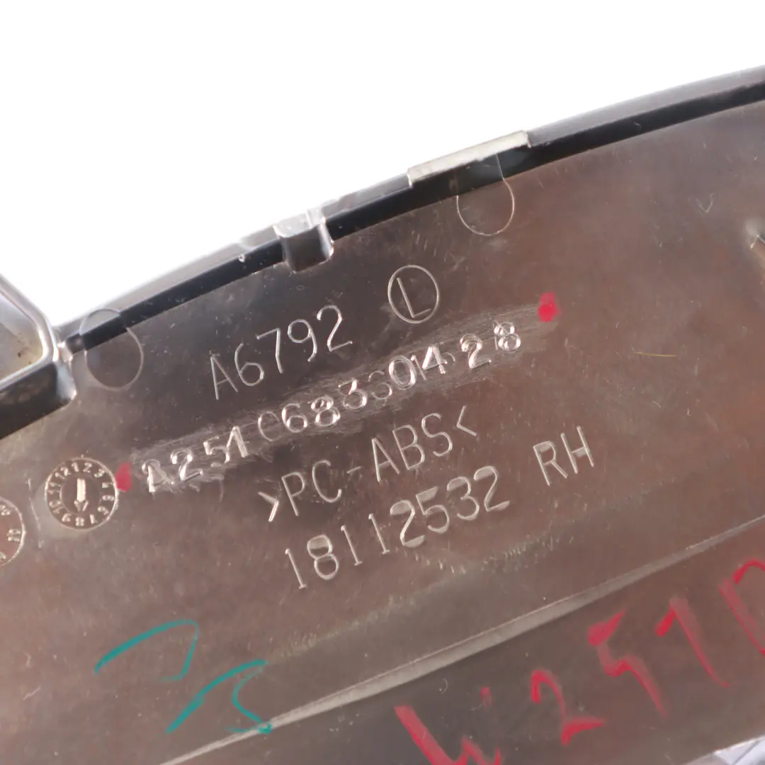 Embellecedor Consola Central Mercedes W251 Tapa Derecha Cromo para con número de pieza A2516830428 Embellecedor Consola Central Mercedes W251 Tapa Derecha Cromo - SKU A2516830428 - Número de pieza A2516830428