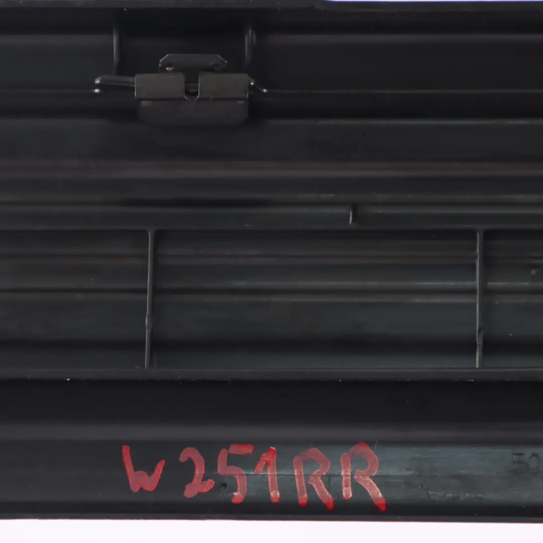 Osłona Listwa Progu Progowa Prawy Tył do Mercedes W251 o numerze A2516860636 Mercedes W251 Osłona Listwa Progu Progowa Prawy Tył - SKU A2516860636 - Numer Części A2516860636