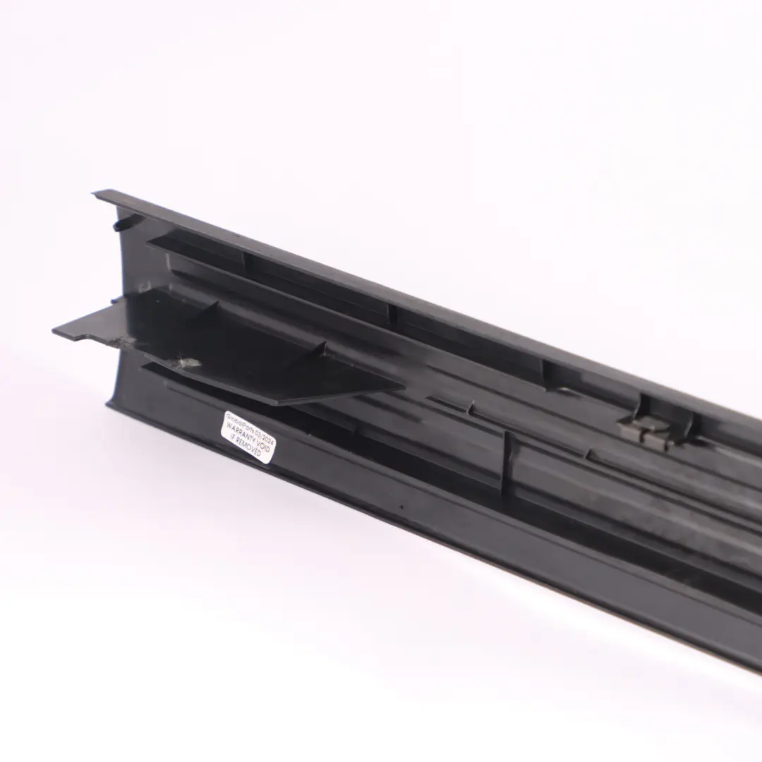 Osłona Listwa Progu Progowa Prawy Tył do Mercedes W251 o numerze A2516860636 Mercedes W251 Osłona Listwa Progu Progowa Prawy Tył - SKU A2516860636 - Numer Części A2516860636