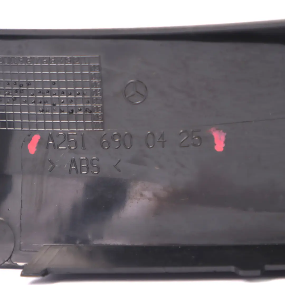 Pannello copertura Pilastro Inferiore Destra Nero per Mercedes W251 con numero di parte A2516900425 Mercedes W251 Pannello copertura Pilastro Inferiore Destra Nero - SKU A2516900425 - Numero di parte A2516900425