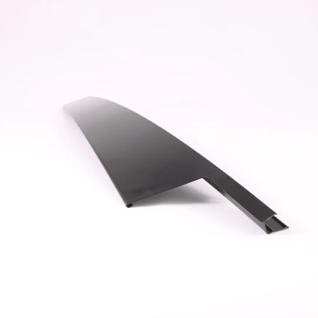 Mercedes W251 Couvercle Colonne B Porte Avant Droite Finisher - SKU A2516901489 - Numéro de pièce A2516901489