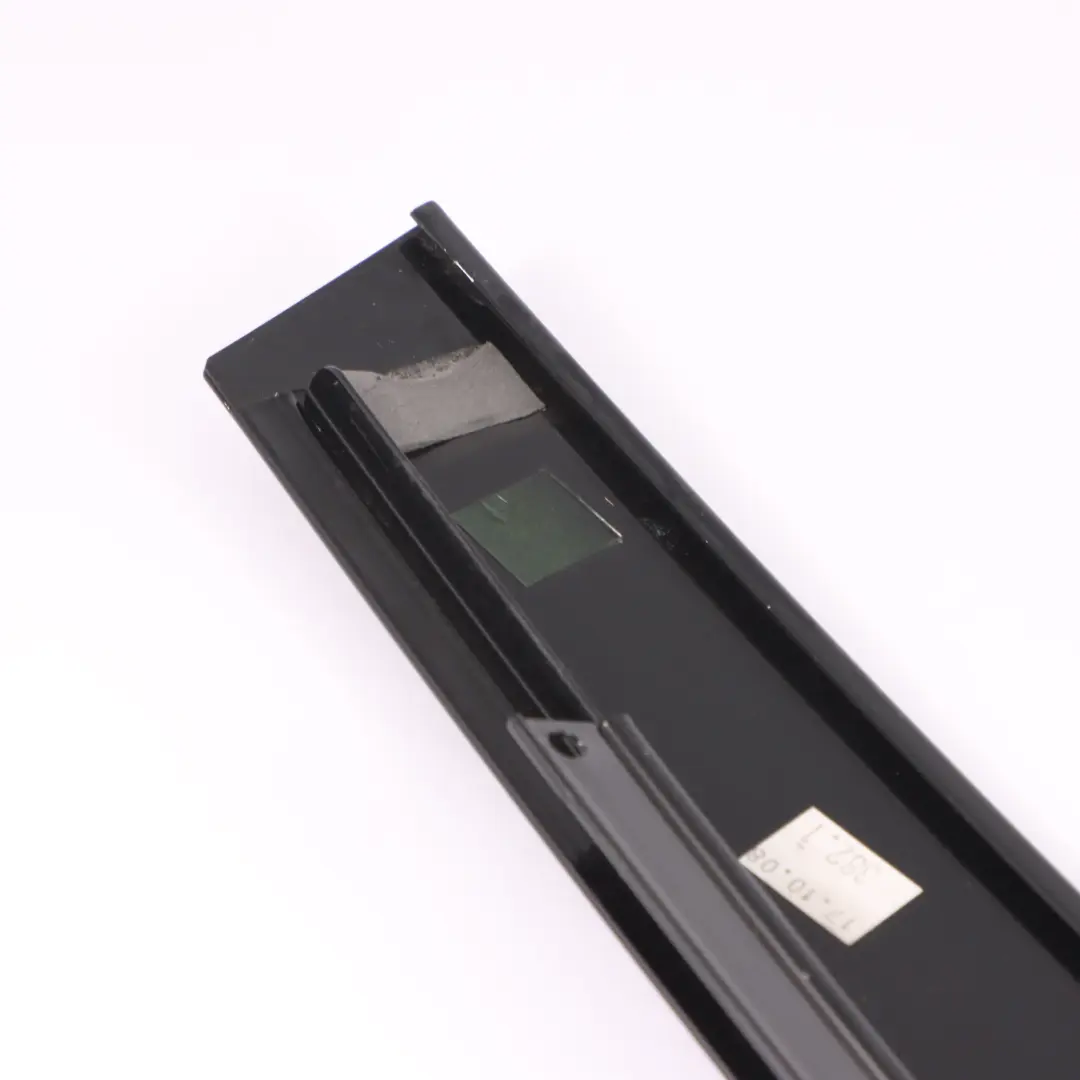 Mercedes W251 Osłona Kolumny Słupka B Drzwi Prawy Przód - SKU A2516901489 - Numer Części A2516901489