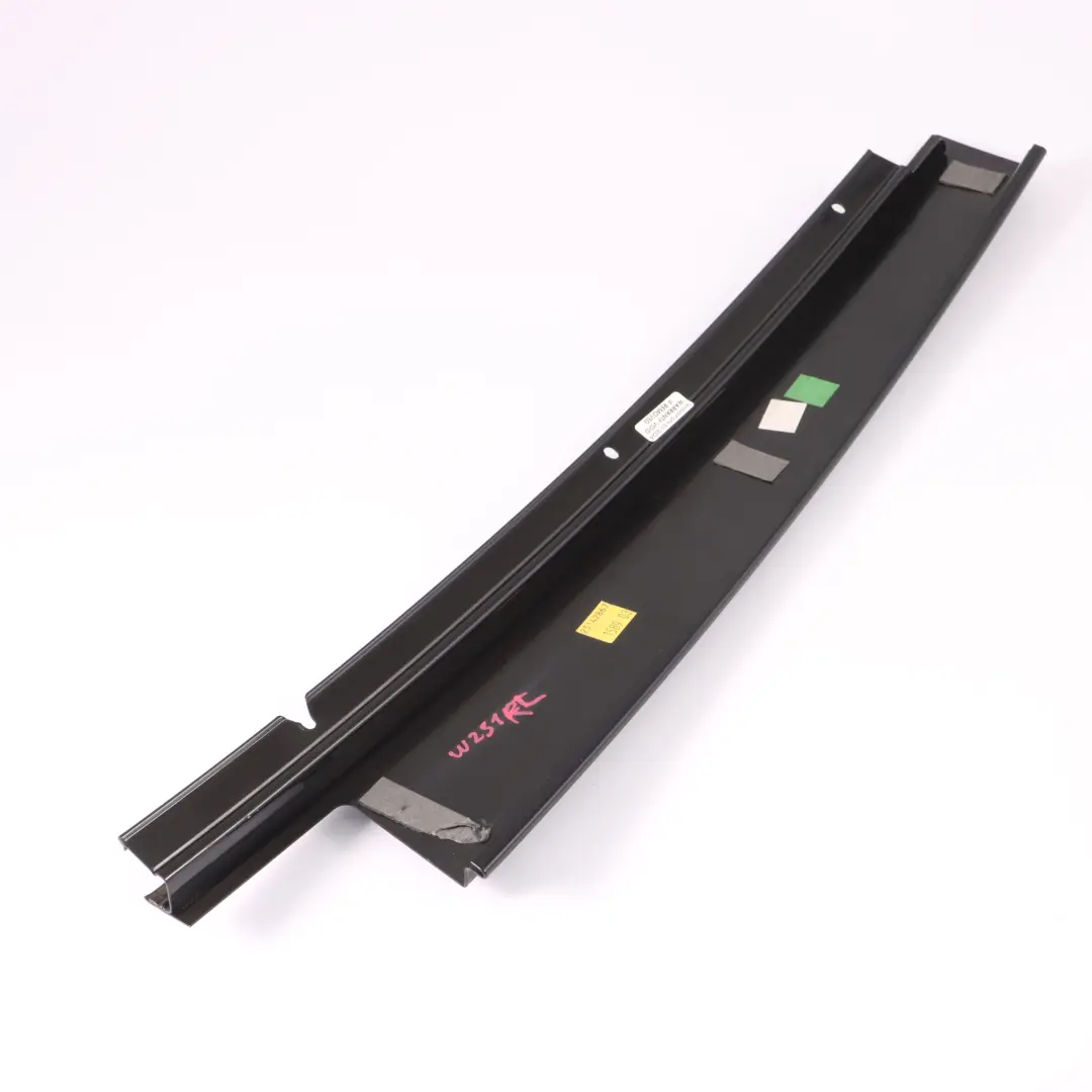 Moulure de Montant de Porte Arrière Gauche pour Mercedes W251 à propos du numéro de pièce A2516901589 Mercedes W251 Moulure de Montant de Porte Arrière Gauche - SKU A2516901589 - Numéro de pièce A2516901589