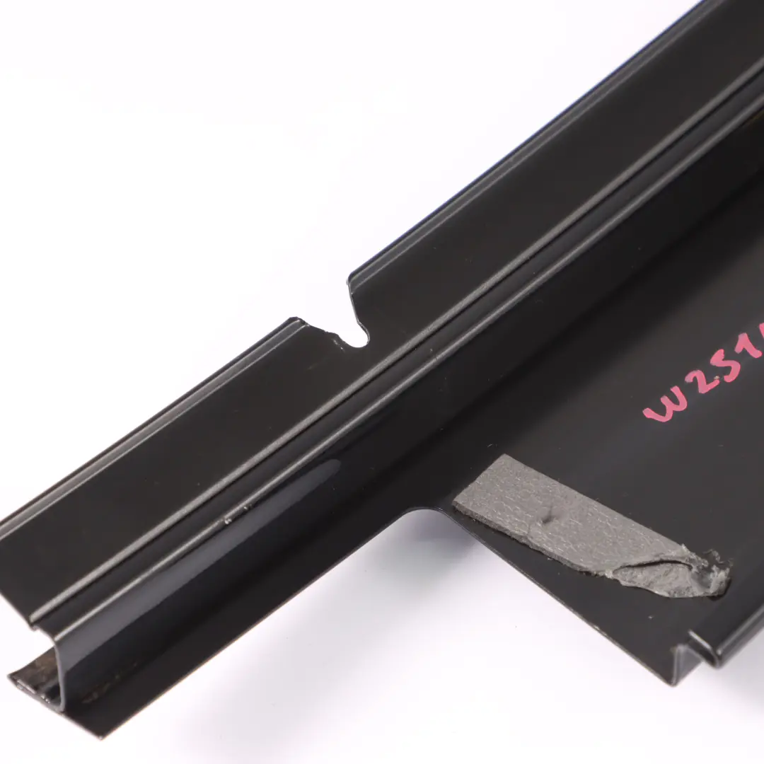 Pilar Moldura Cubierta Trasera Izquierda Puerta para Mercedes W251 con número de pieza A2516901589 Mercedes W251 Pilar Moldura Cubierta Trasera Izquierda Puerta - SKU A2516901589 - Número de pieza A2516901589