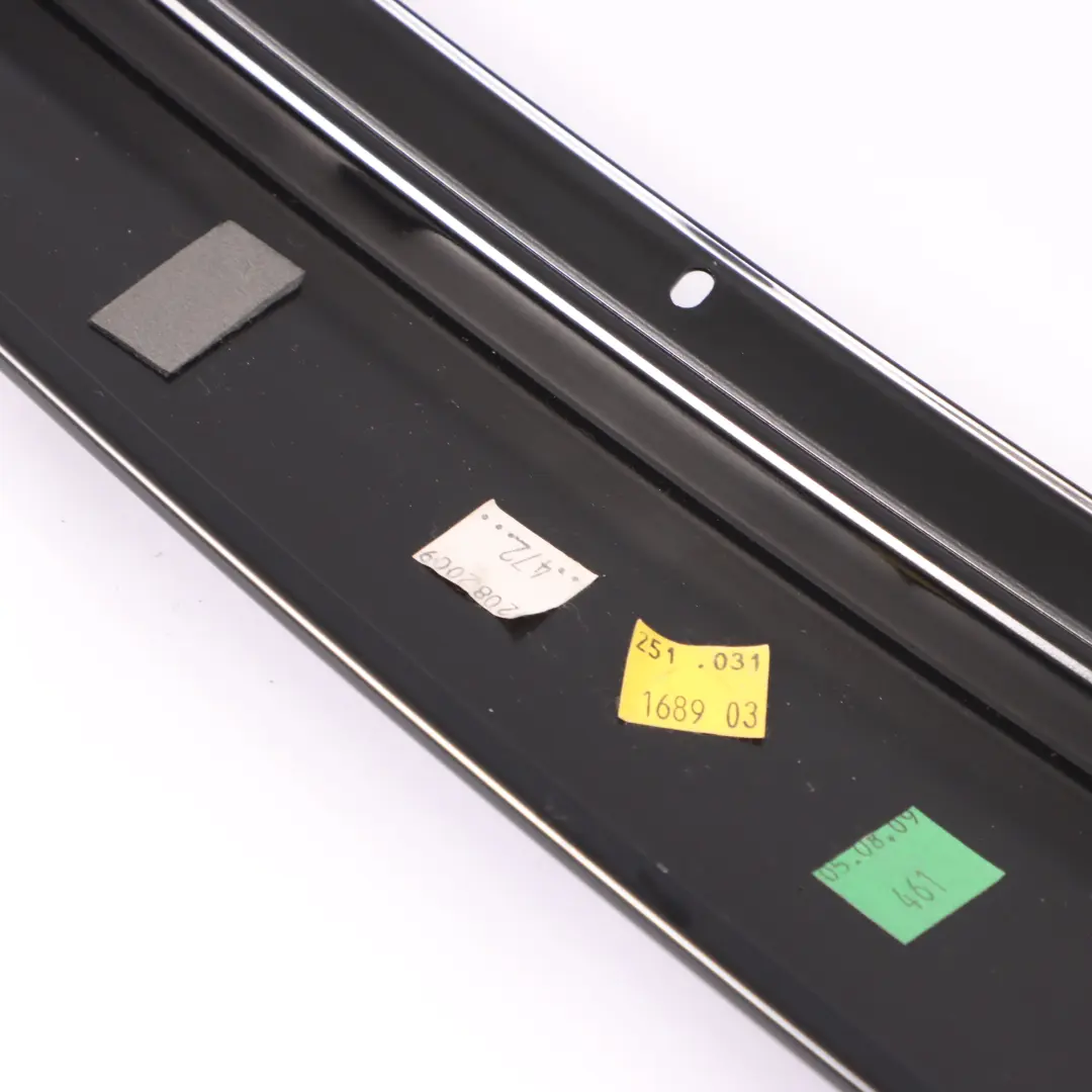 Zierleiste Abdeckung hinten rechts Tür für Mercedes W251 mit Teilenummer A2516901689 Mercedes W251 Zierleiste Abdeckung hinten rechts Tür - SKU A2516901689 - Teilenummer A2516901689