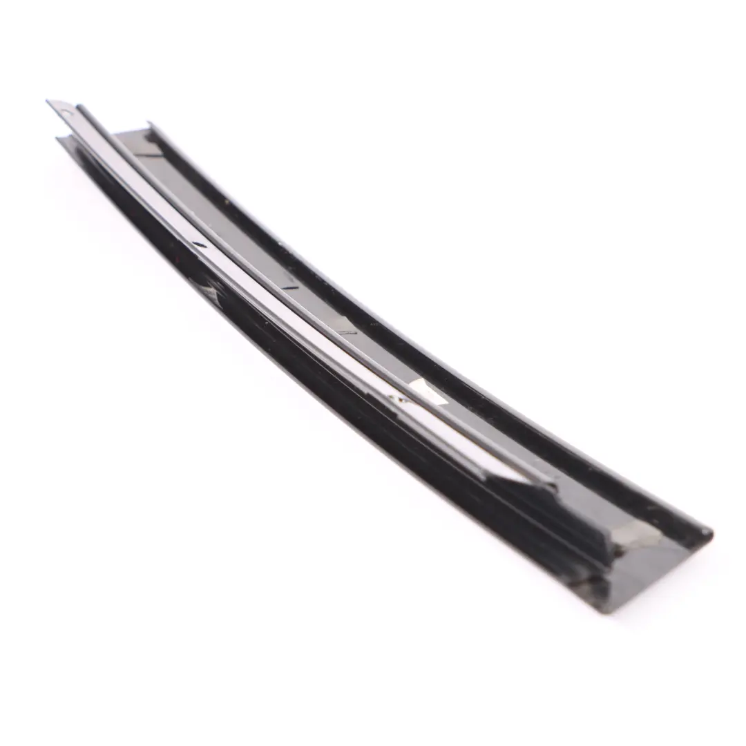 Türsäule Zierleiste hinten links Abdeckung für Mercedes W251 mit Teilenummer A2516901989 Mercedes W251 Türsäule Zierleiste hinten links Abdeckung - SKU A2516901989 - Teilenummer A2516901989