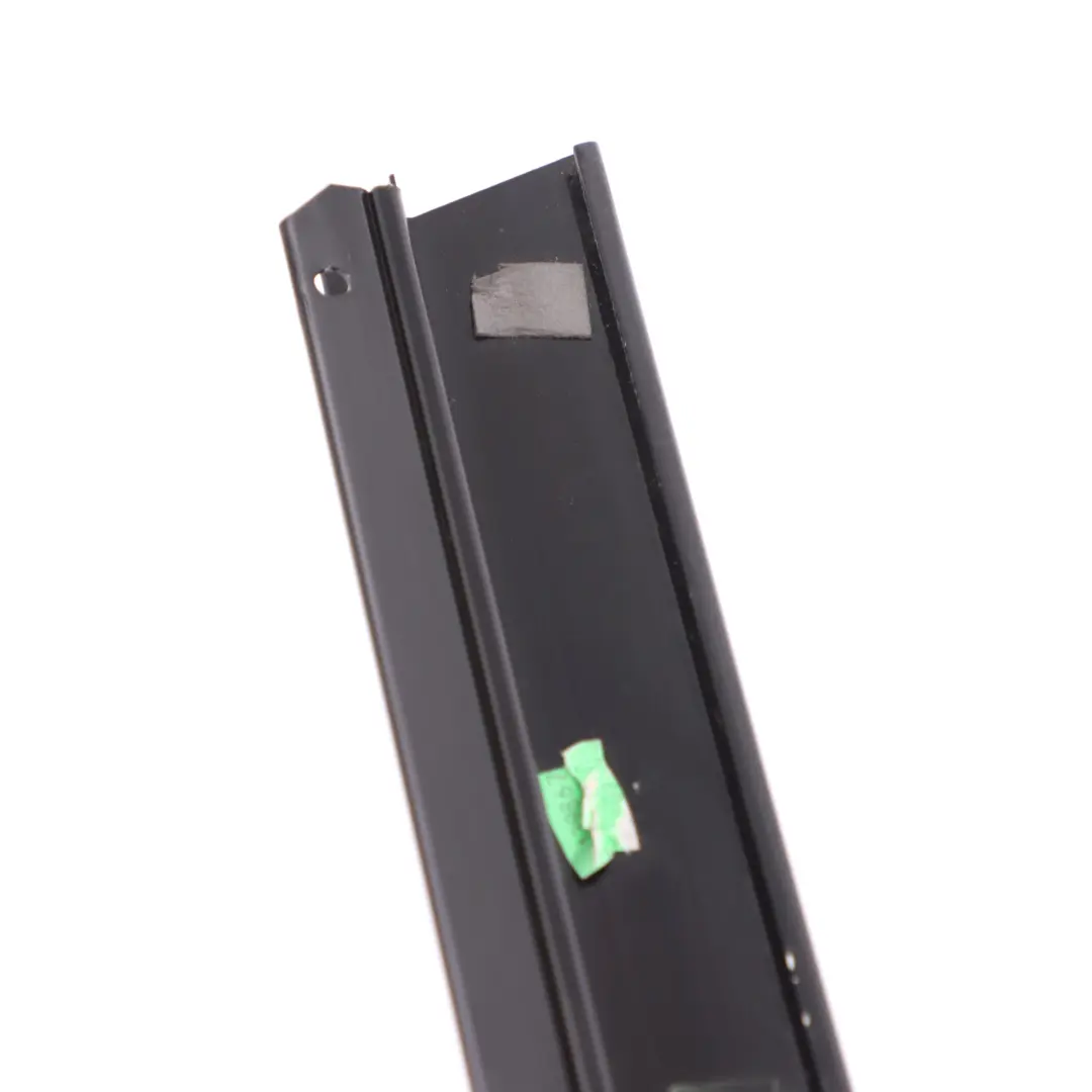 Moldura de montante puerta trasera izquierda Cubierta para Mercedes W251 con número de pieza A2516901989 Mercedes W251 Moldura de montante puerta trasera izquierda Cubierta - SKU A2516901989 - Número de pieza A2516901989