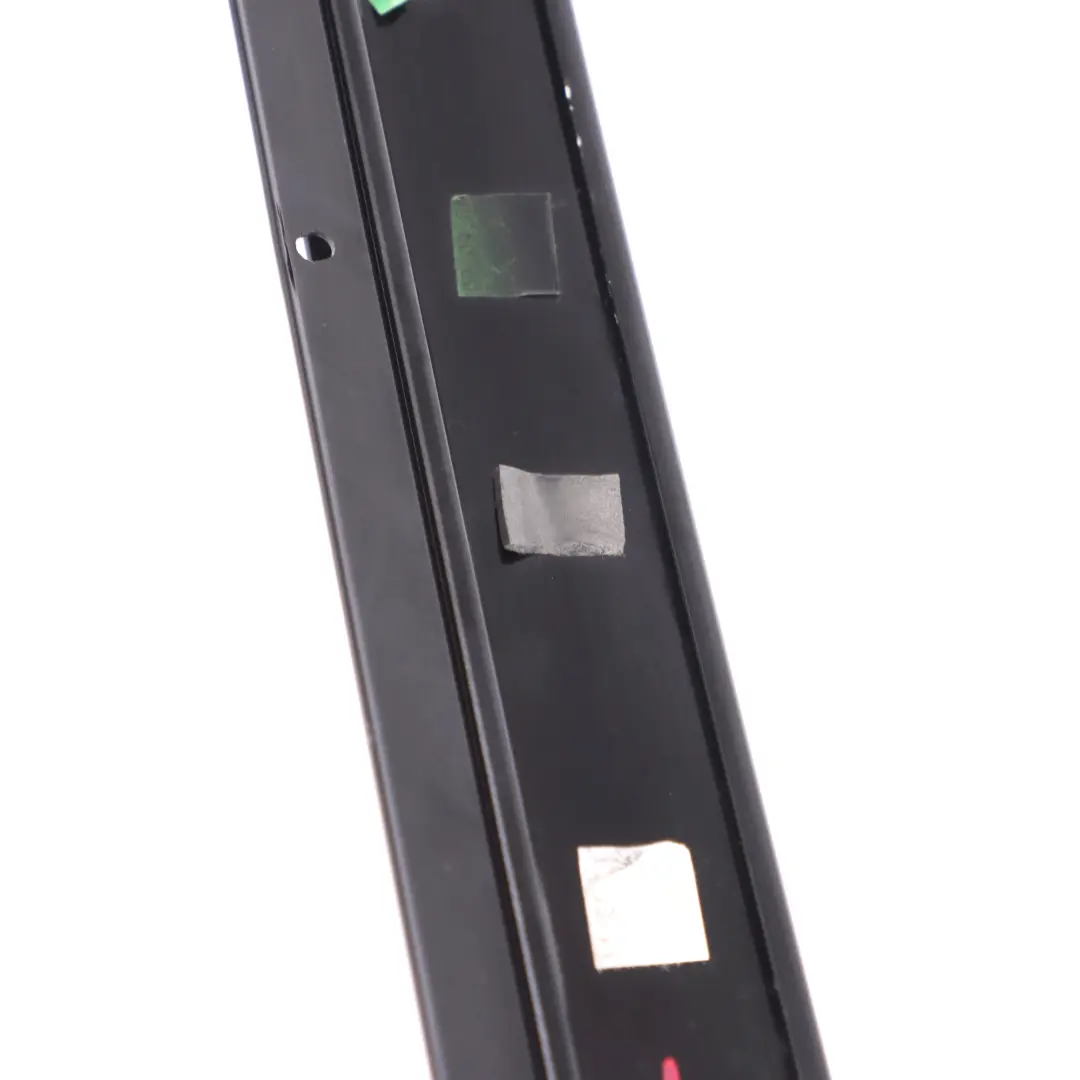 Moldura de montante puerta trasera izquierda Cubierta para Mercedes W251 con número de pieza A2516901989 Mercedes W251 Moldura de montante puerta trasera izquierda Cubierta - SKU A2516901989 - Número de pieza A2516901989