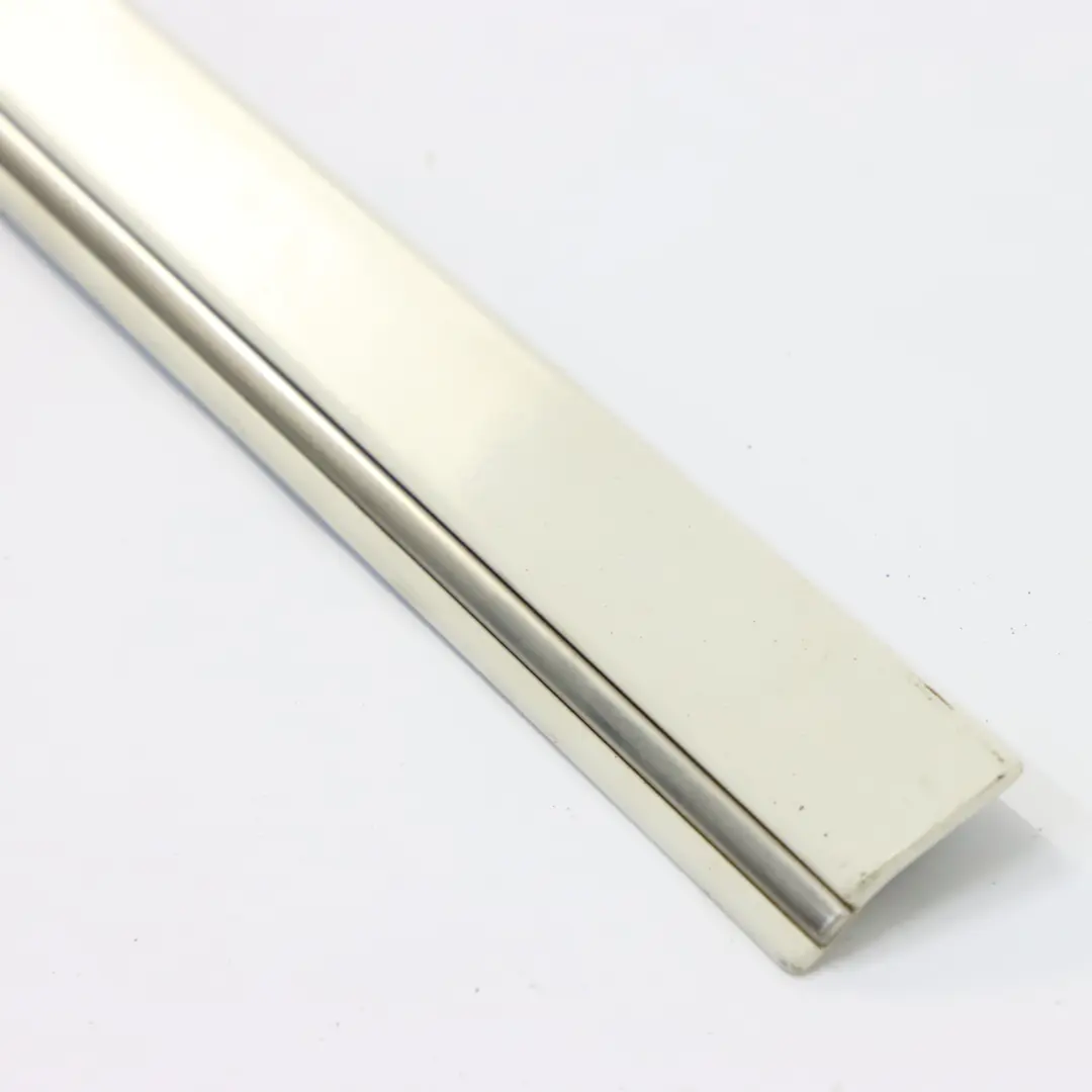 Mercedes W251 Moulure de porte avant droite blanc calcite - 650 2516902262 - SKU A2516902262-CW - Numéro de pièce A2516902262