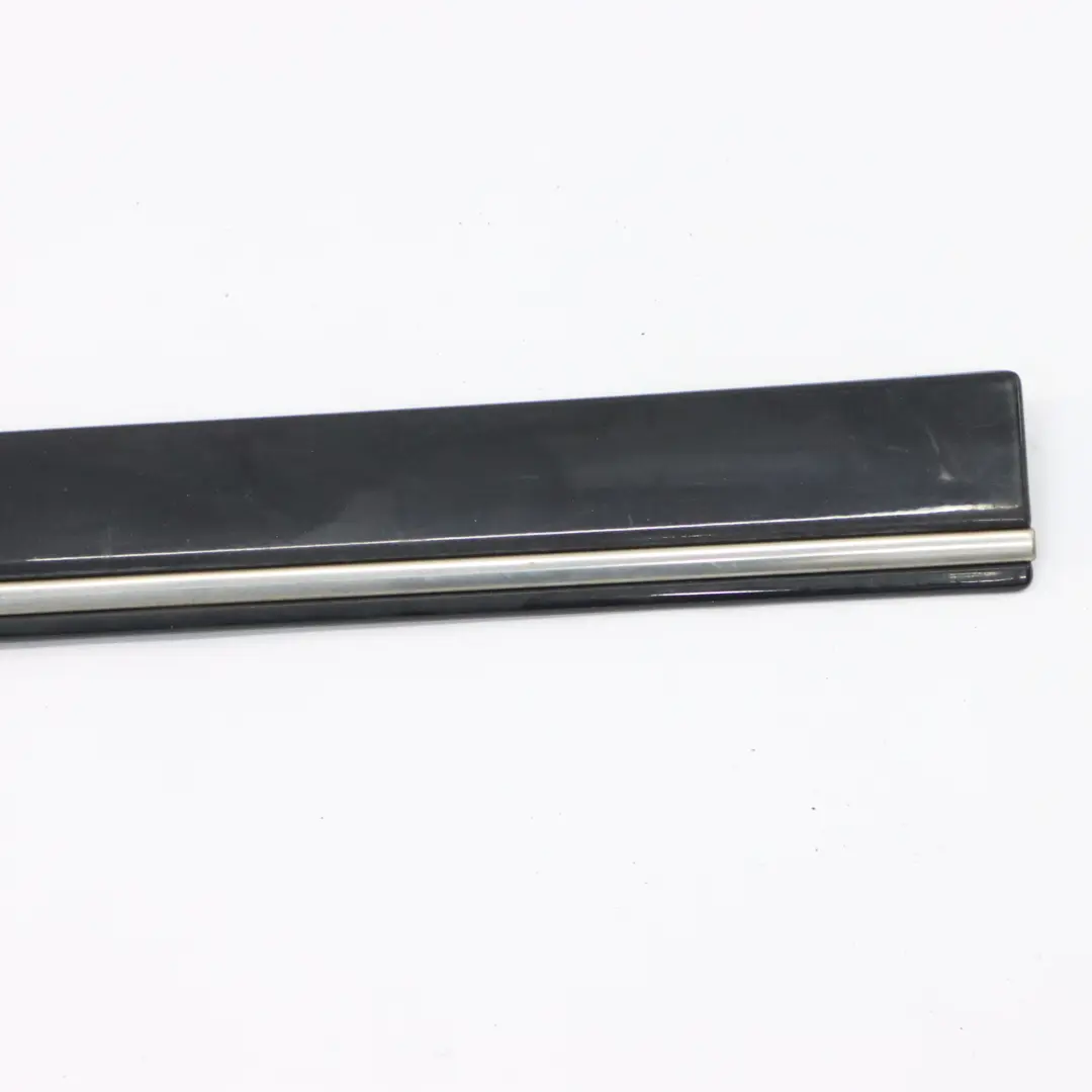 Mercedes W251 moulure de porte avant droite noir obsidien métallisé - 197 - SKU A2516902262-OB - Numéro de pièce A2516902262