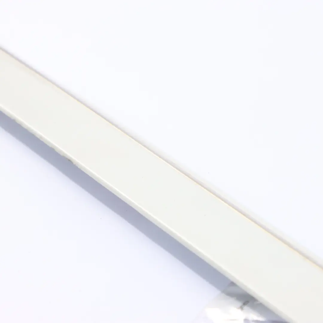 Mercedes W251 Moldura de puerta trasera derecha blanco calcita - 650 - SKU A2516902662-CW - Número de pieza A2516902662