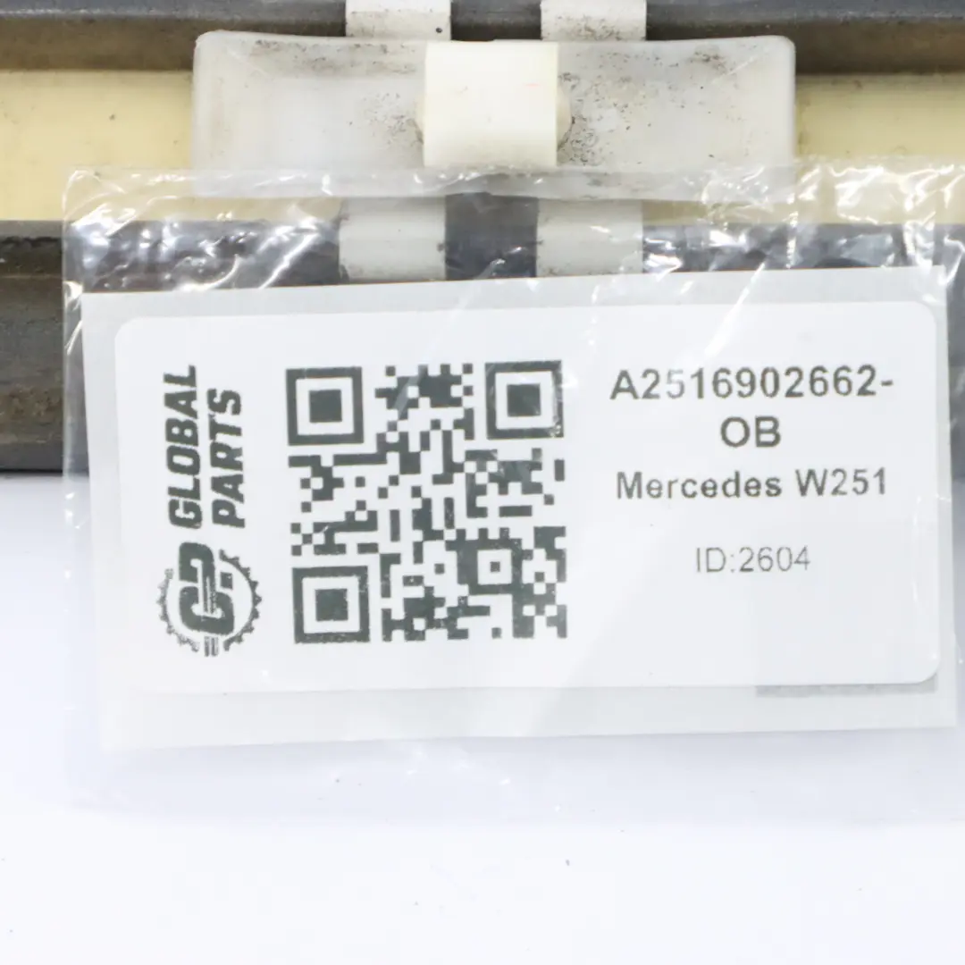 Türverkleidung hinten rechts Obsidian Schwarz Metallic - 197 für Mercedes W251 mit Teilenummer A2516902662 Mercedes W251 Türverkleidung hinten rechts Obsidian Schwarz Metallic - 197 - SKU A2516902662-OB - Teilenummer A2516902662