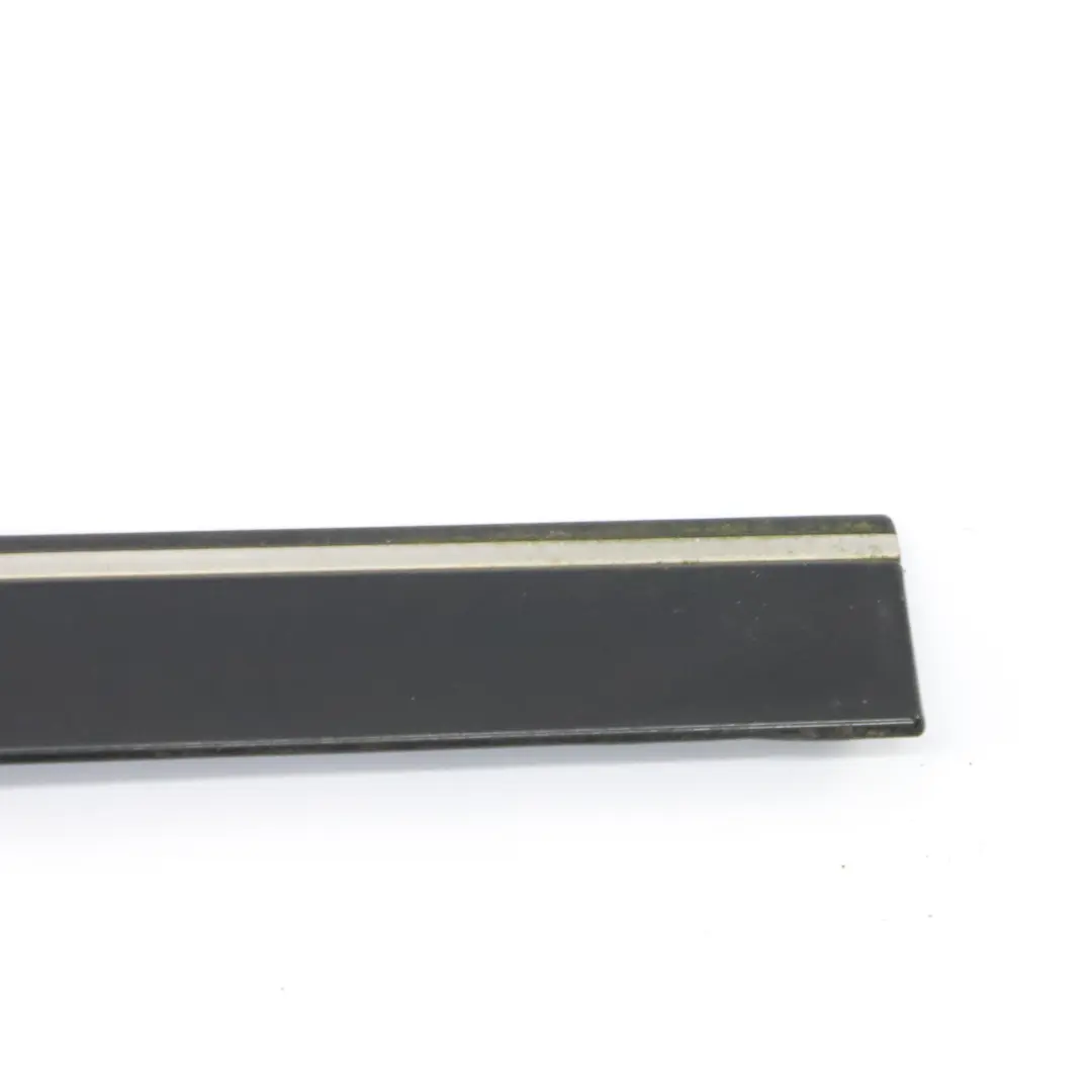 Moldura de puerta trasera derecha Negro obsidiana metalizado - 197 para Mercedes W251 con número de pieza A2516902662 Mercedes W251 Moldura de puerta trasera derecha Negro obsidiana metalizado - 197 - SKU A2516902662-OB - Número de pieza A2516902662