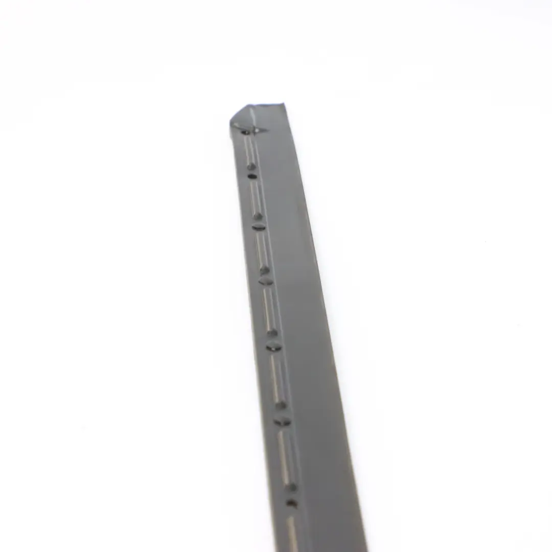 Bande d'étanchéité de porte avant gauche pour Mercedes W251 à propos du numéro de pièce A2516903362 Mercedes W251 Bande d'étanchéité de porte avant gauche - SKU A2516903362 - Numéro de pièce A2516903362