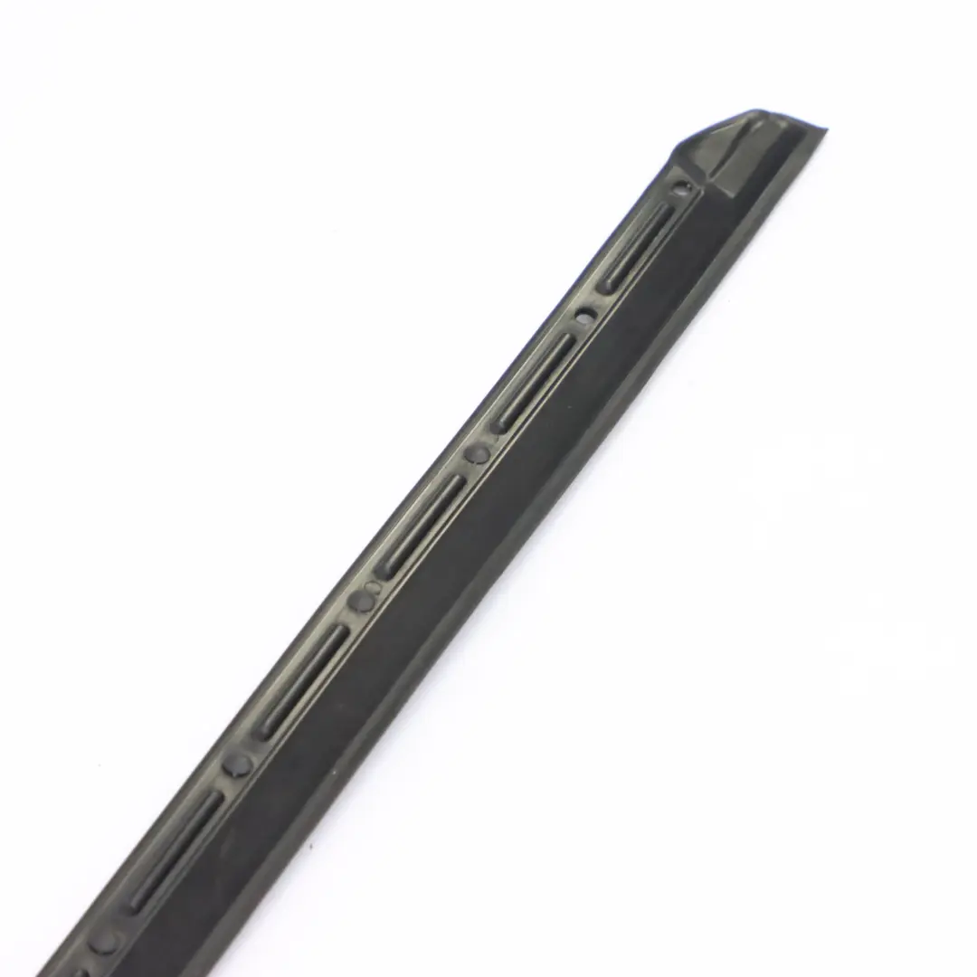 Mercedes W251 Bande d'étanchéité de porte avant gauche - SKU A2516903362 - Numéro de pièce A2516903362
