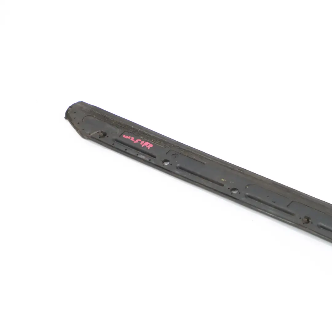 Striscia Anteriore Destra Porta Weatherstrip per Mercedes W251 con numero di parte A2516903462 Mercedes W251 Striscia Anteriore Destra Porta Weatherstrip - SKU A2516903462 - Numero di parte A2516903462