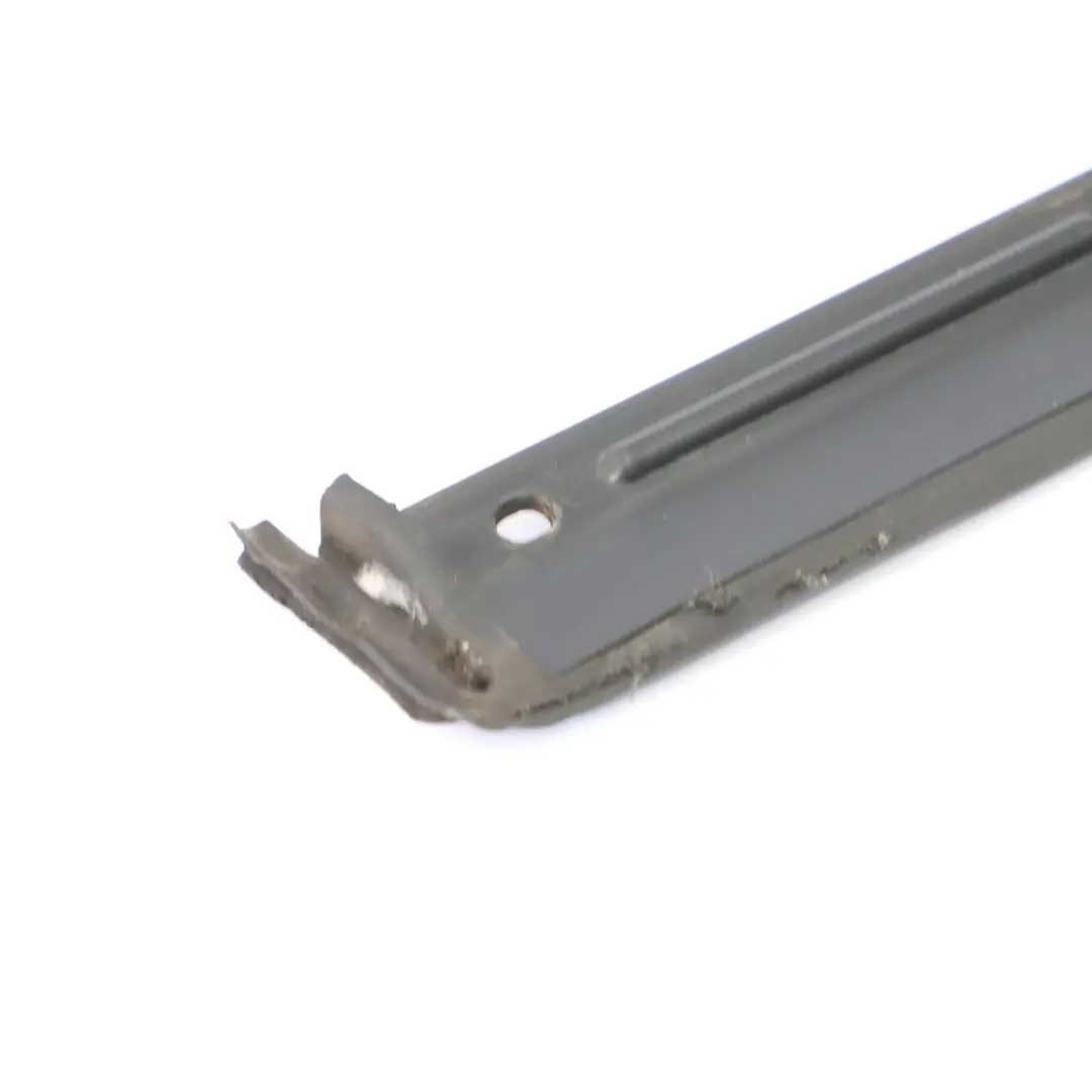 Striscia posteriore sinistra Porta GuarnizioneStrip per Mercedes W251 con numero di parte A2516903762 Mercedes W251 Striscia posteriore sinistra Porta GuarnizioneStrip - SKU A2516903762 - Numero di parte A2516903762