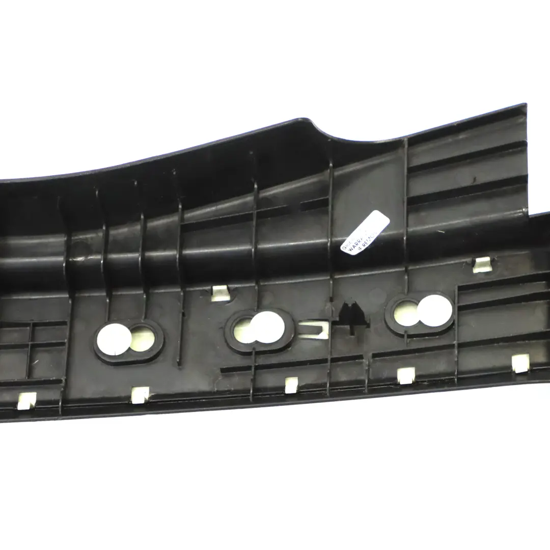 Panneau d'habillage de seuil de chargement de coffre pour Mercedes W251 à propos du numéro de pièce A2516903925 Mercedes W251 Panneau d'habillage de seuil de chargement de coffre - SKU A2516903925 - Numéro de pièce A2516903925