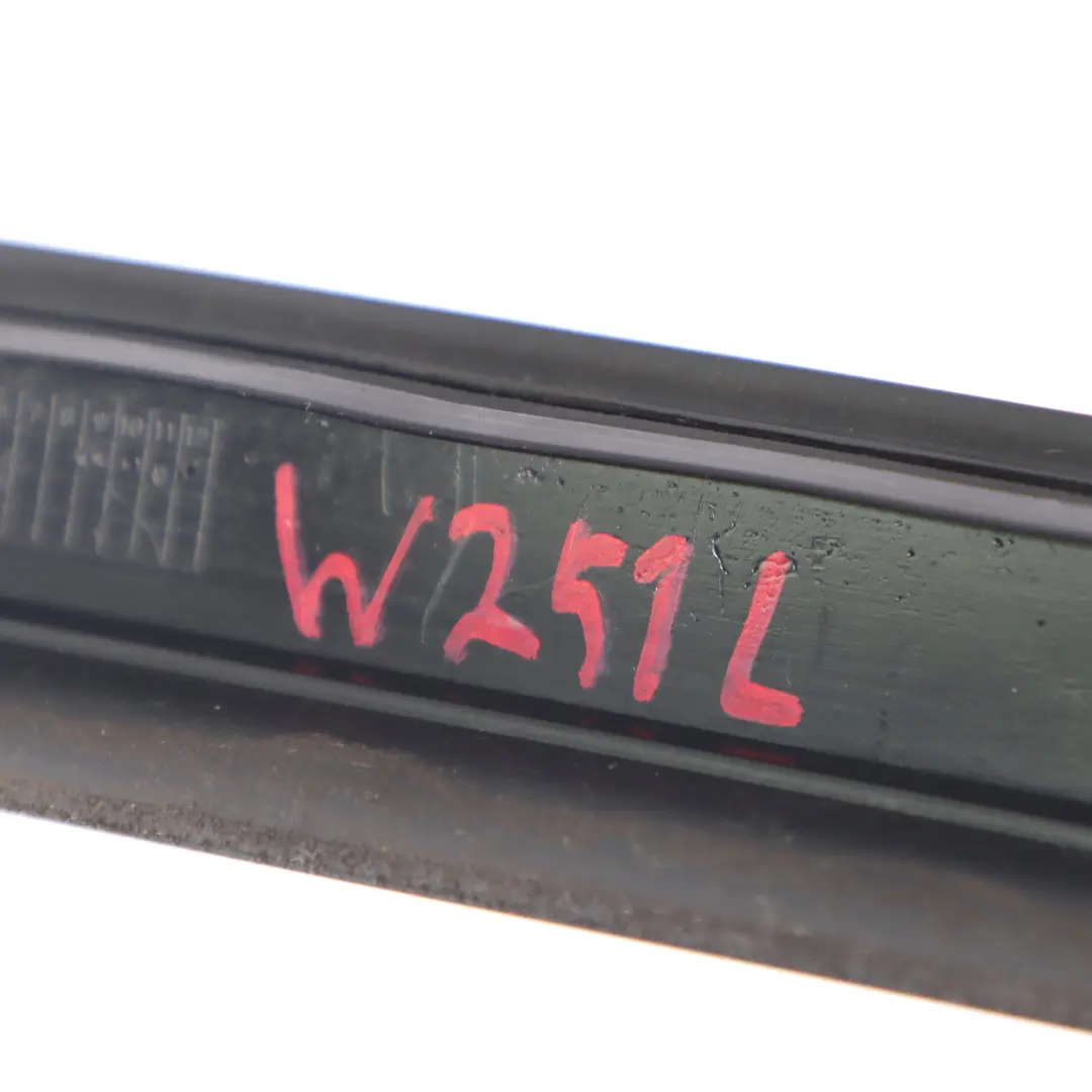 Windschutzscheibe Zierleiste vorne links Abdeckung Zierleiste für Mercedes W251 mit Teilenummer A2516904962 Mercedes W251 Windschutzscheibe Zierleiste vorne links Abdeckung Zierleiste - SKU A2516904962 - Teilenummer A2516904962