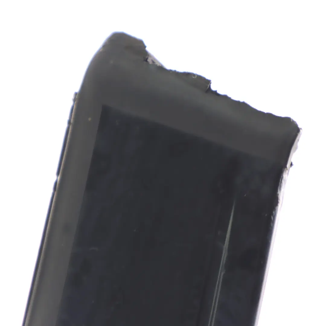 Mercedes W251 Parabrisas Delantero Derecho Cubierta Moldura Panel Negro - SKU A2516905062 - Número de pieza A2516905062