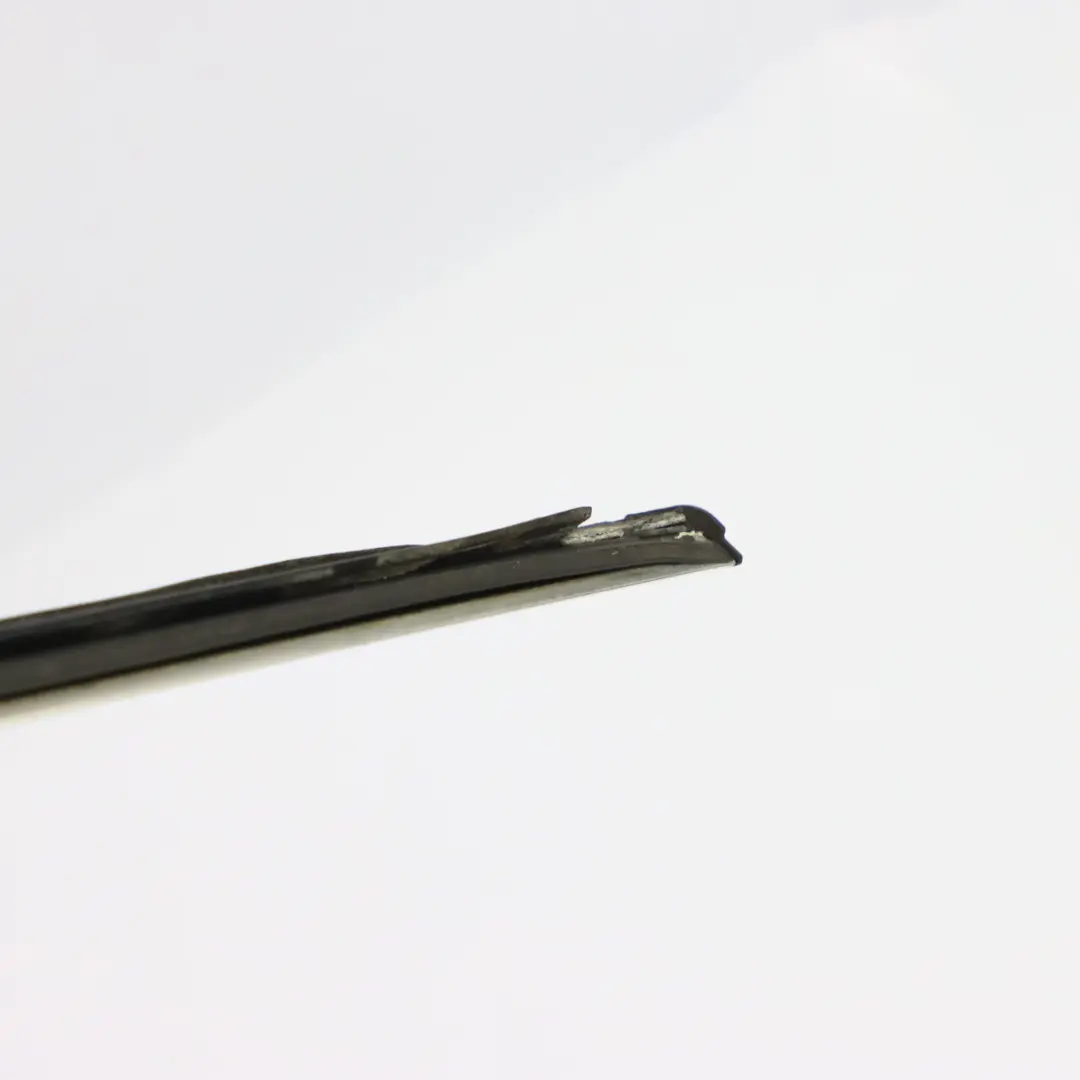 Heckscheibenleiste rechts Chrom Dichtungsstreifen Zierleiste für Mercedes W251 mit Teilenummer A2516907080 Mercedes W251 Heckscheibenleiste rechts Chrom Dichtungsstreifen Zierleiste - SKU A2516907080 - Teilenummer A2516907080