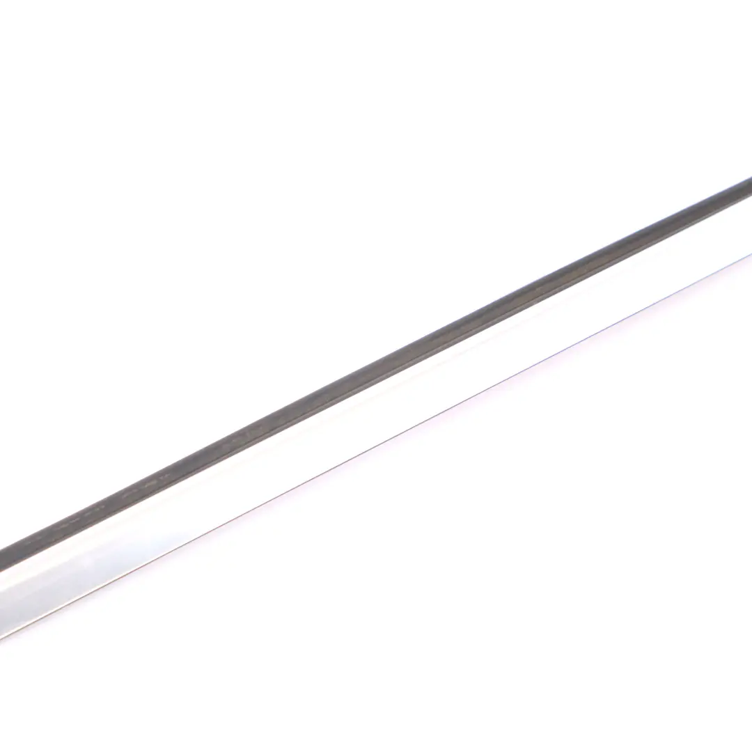 Barra rivestimento finestrino posteriore sinistro per Mercedes W251 con numero di parte A2516907980 Mercedes W251 Barra rivestimento finestrino posteriore sinistro - SKU A2516907980 - Numero di parte A2516907980